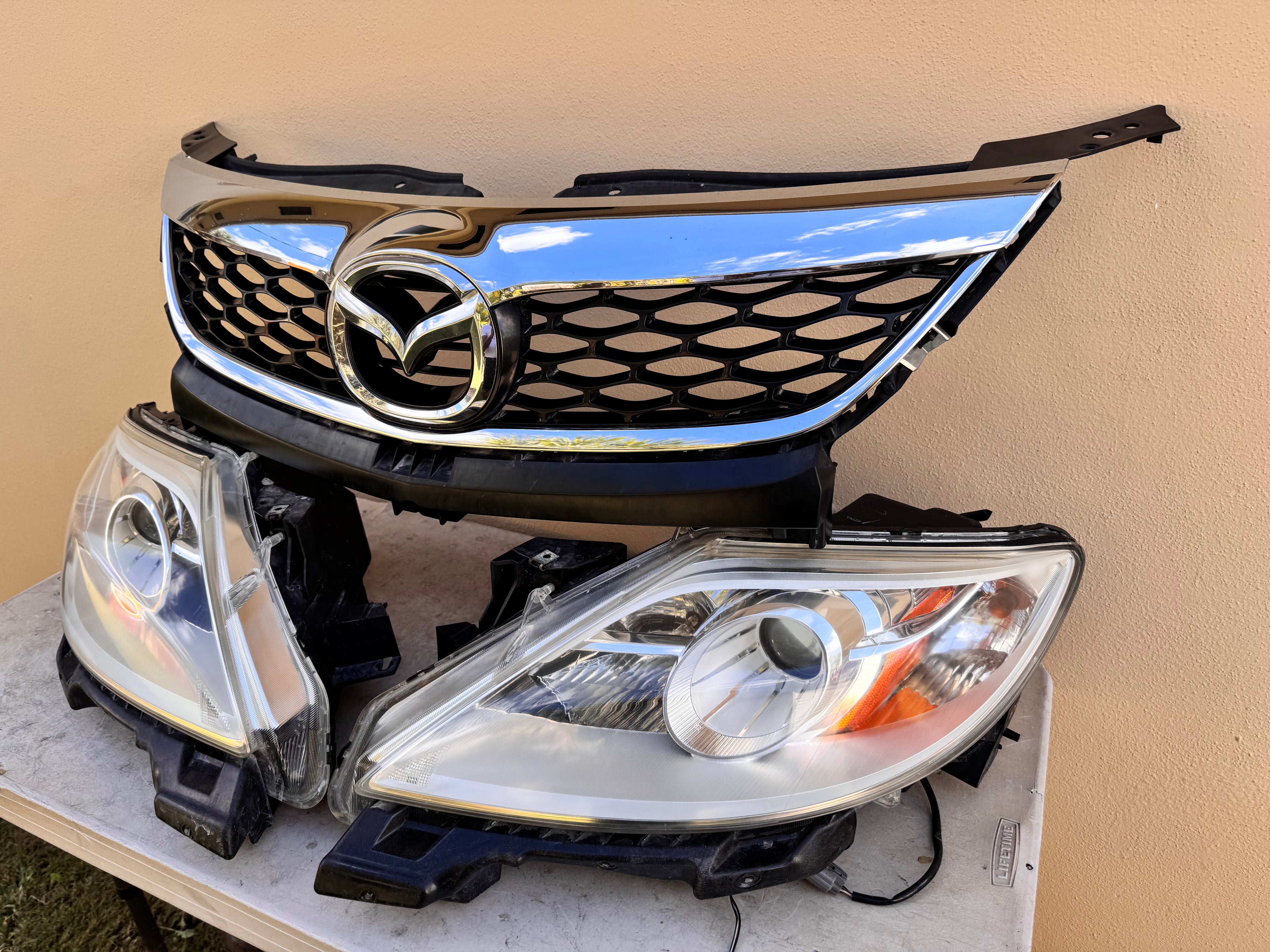 2010-2012 Mazda CX-9 Xenon HID Headlight Assembly PAIR w/ Upper Grille OEM