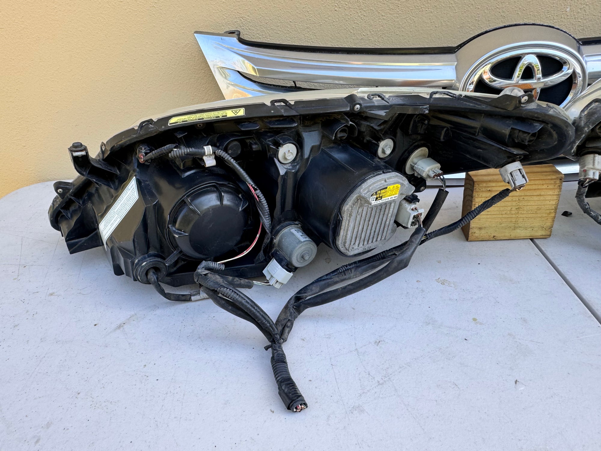 2011 2012 Toyota Avalon Xenon Headlight HID LH RH Pair Headlamp w/Grille OEM