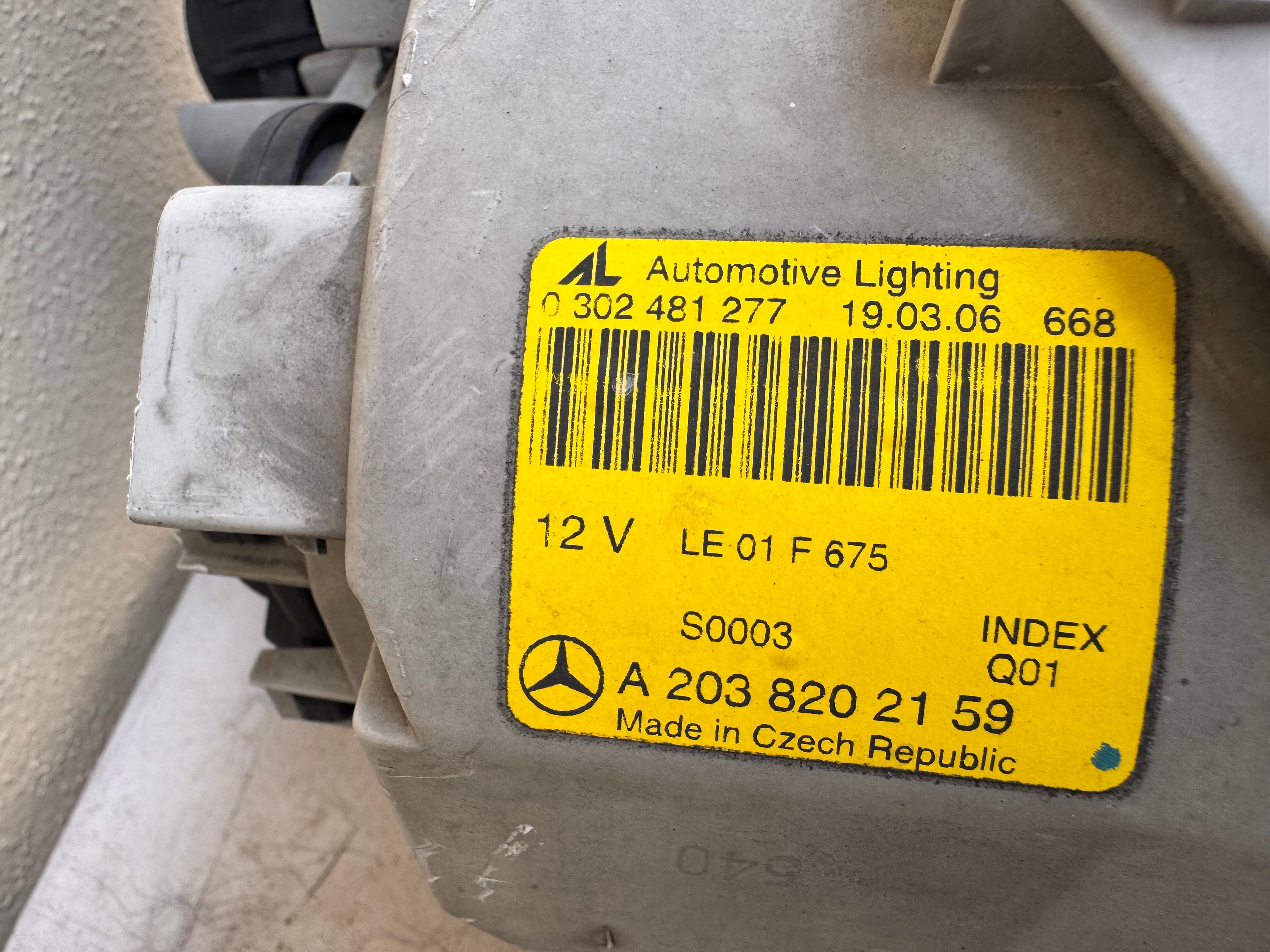 2003-2007 Mercedes W203 C230 C280 Bi-Xenon HID Headlight Assembly OEM Pair