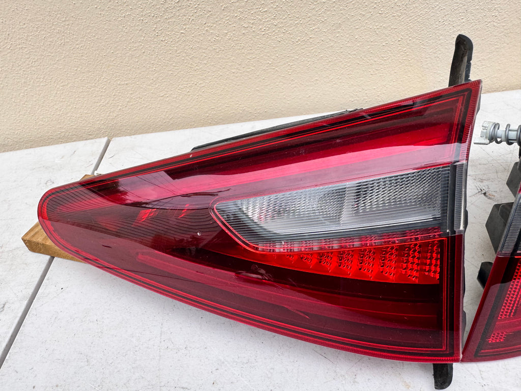 2017-2023 Alfa Romeo Stelvio Right Rear Inner + Outer Tail Light Taillight OEM