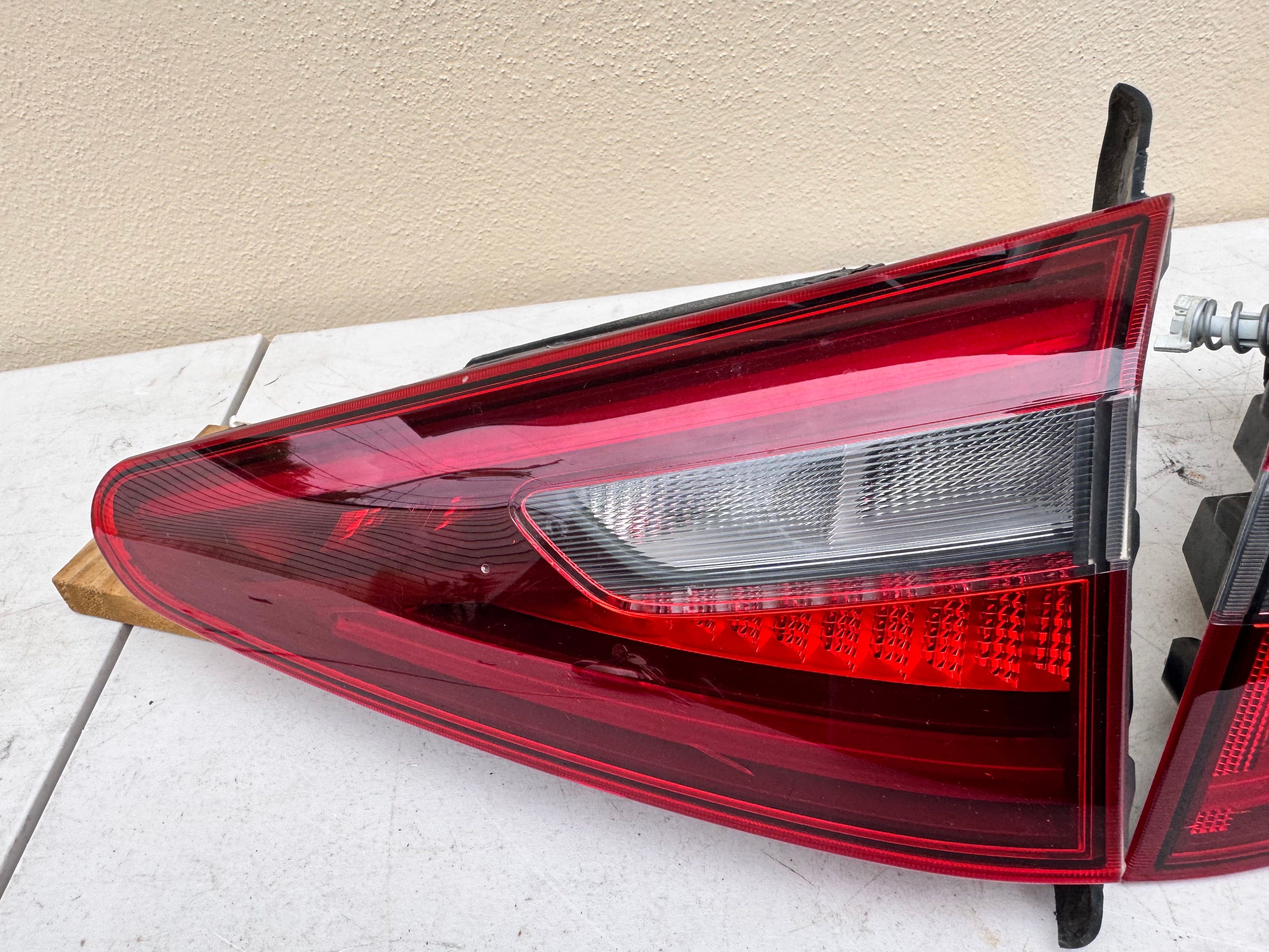 2017-2023 Alfa Romeo Stelvio Right Rear Inner + Outer Tail Light Taillight OEM