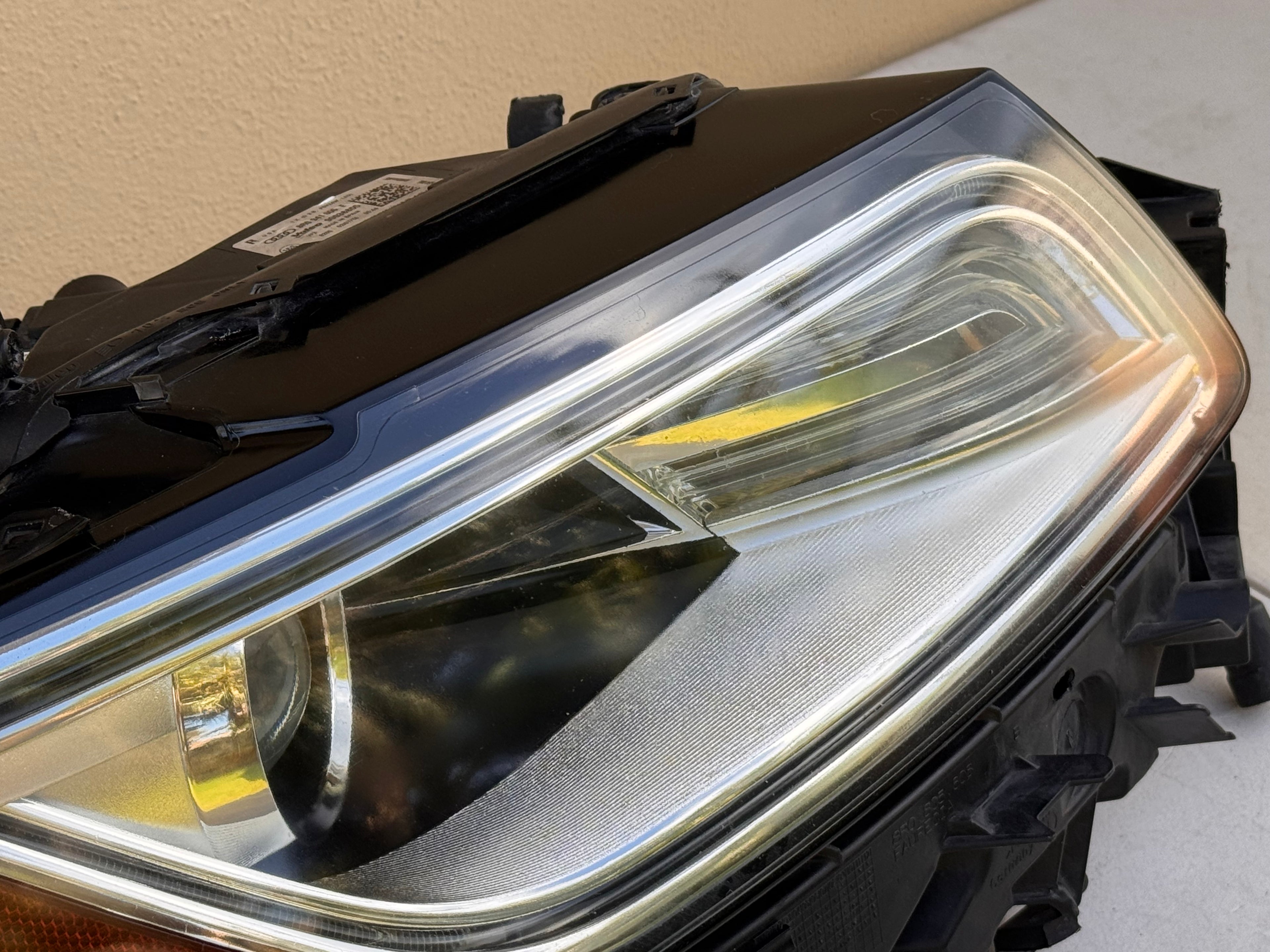 2013-2017 Audi Q5 Right Side HID Headlight Assembly OEM 8R0941006E