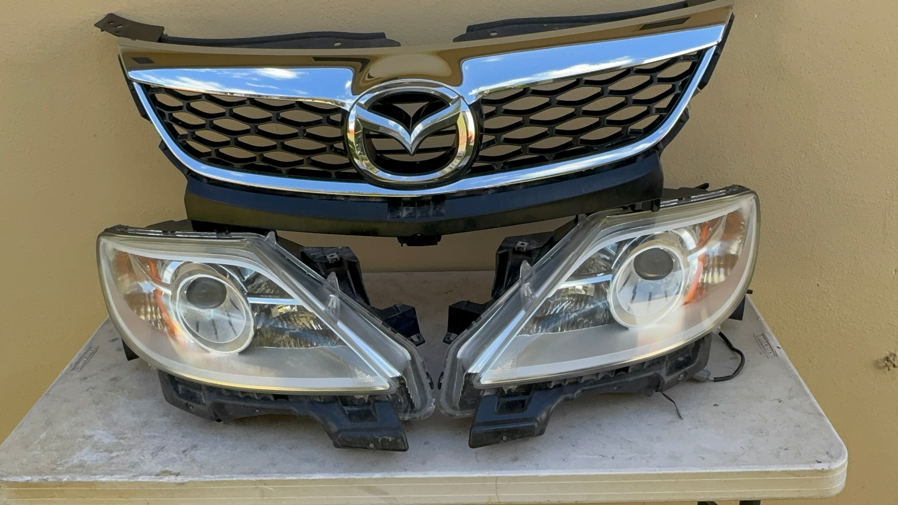 2010-2012 Mazda CX-9 Xenon HID Headlight Assembly PAIR w/ Upper Grille OEM
