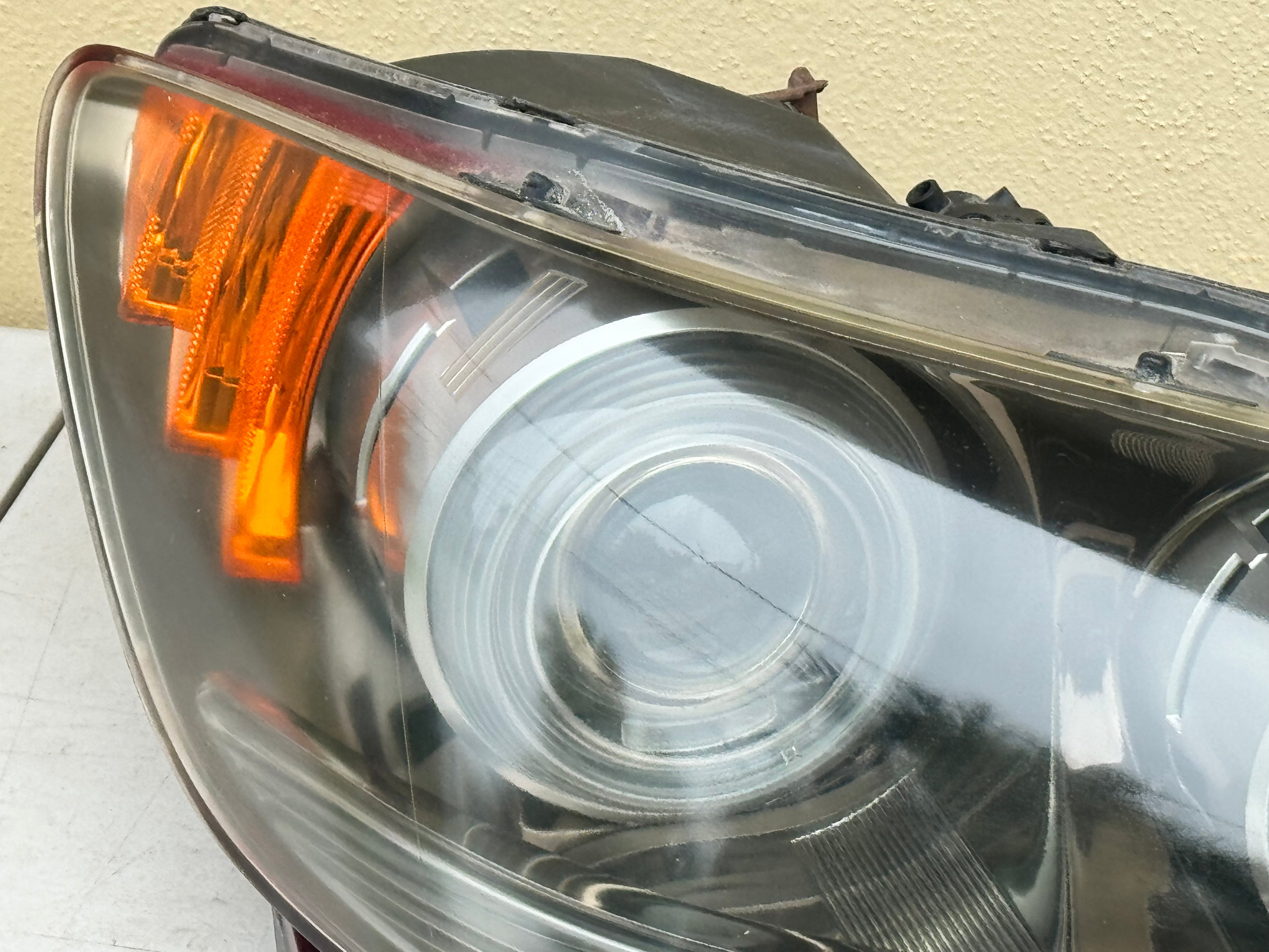 2005-2008 Acura RL Xenon HID OEM Headlight Assembly RH