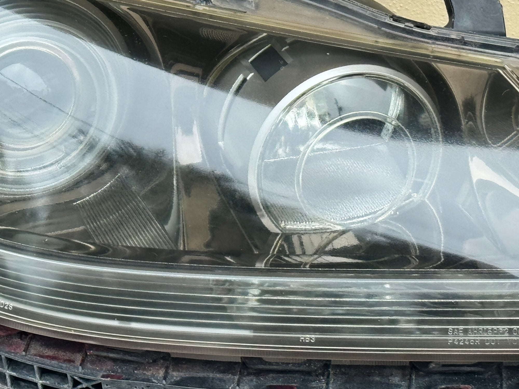 2005-2008 Acura RL Xenon HID OEM Headlight Assembly RH