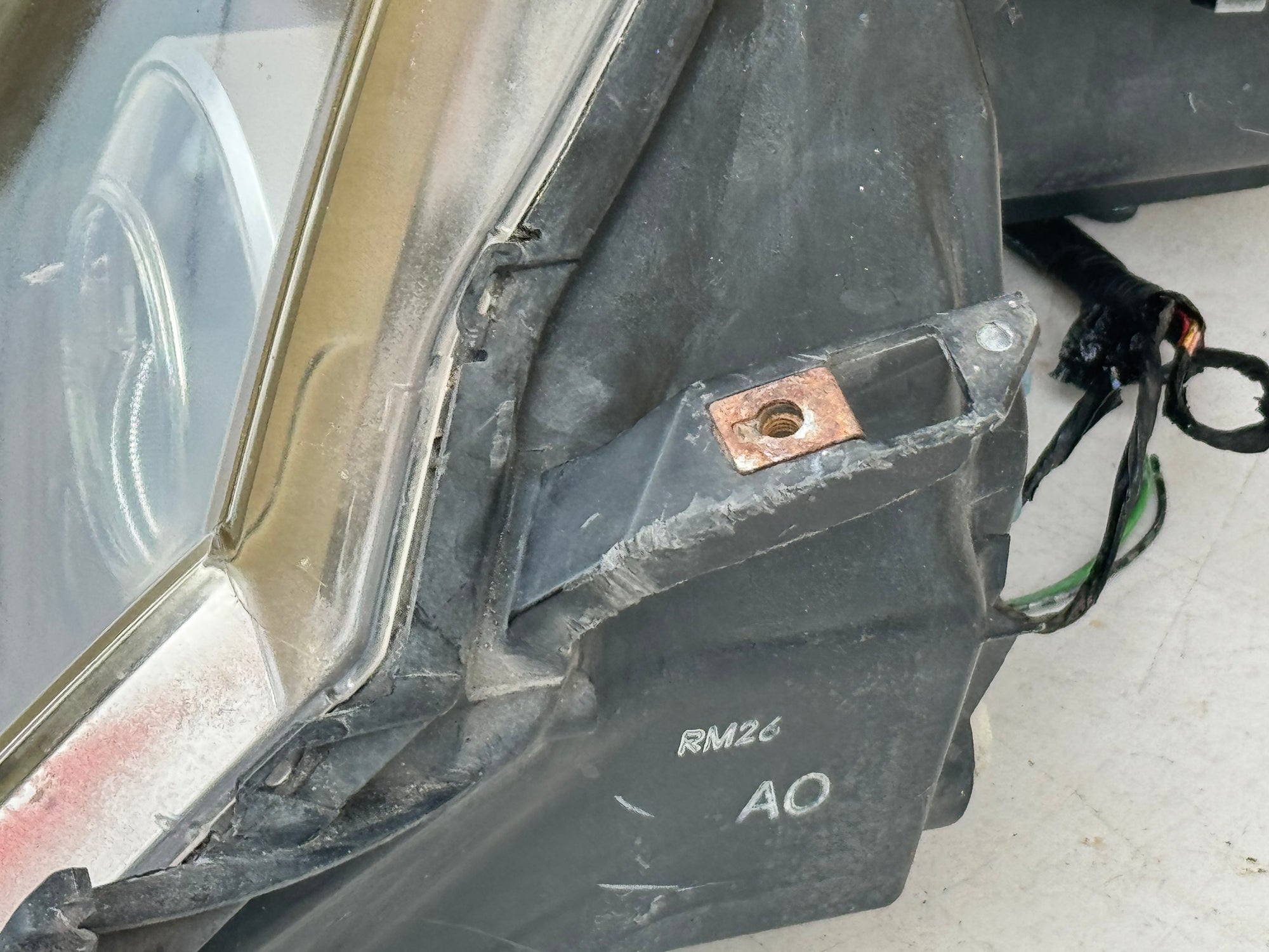 2005-2008 Acura RL Xenon HID OEM Headlight Assembly RH