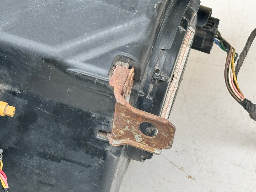 2005-2008 Acura RL Xenon HID OEM Headlight Assembly RH