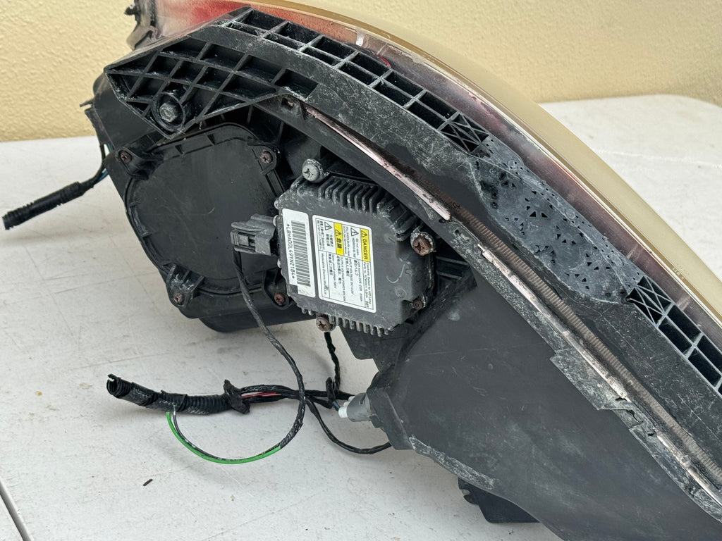 2005-2008 Acura RL Xenon HID OEM Headlight Assembly RH