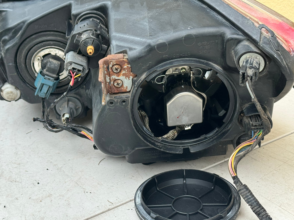 2005-2008 Acura RL Xenon HID OEM Headlight Assembly RH