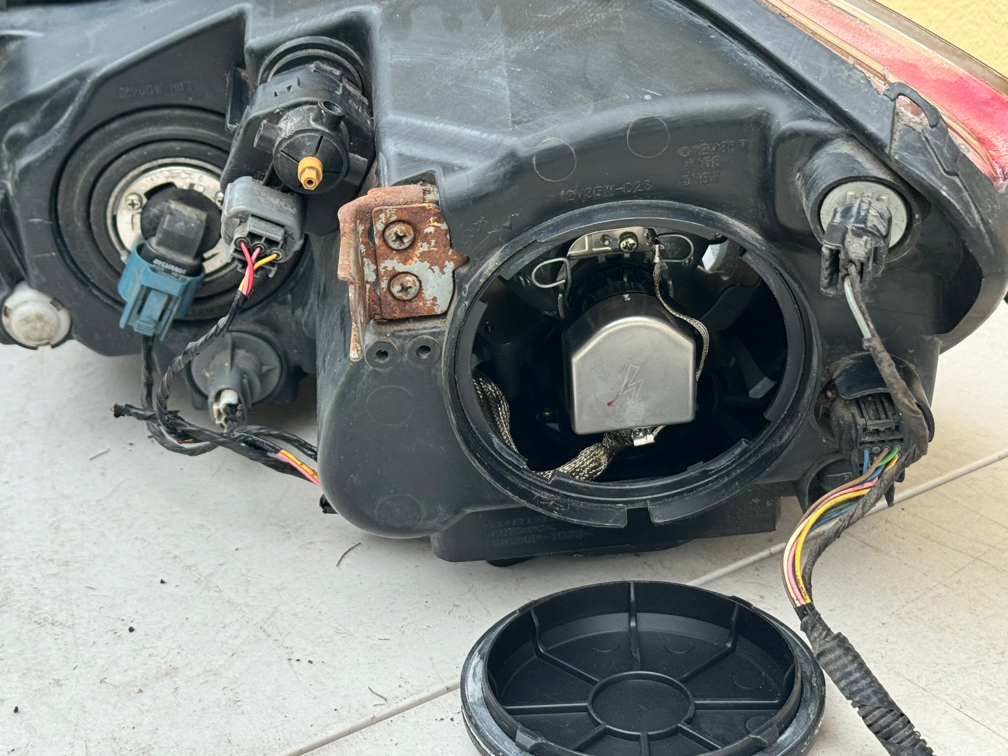 2005-2008 Acura RL Xenon HID OEM Headlight Assembly RH