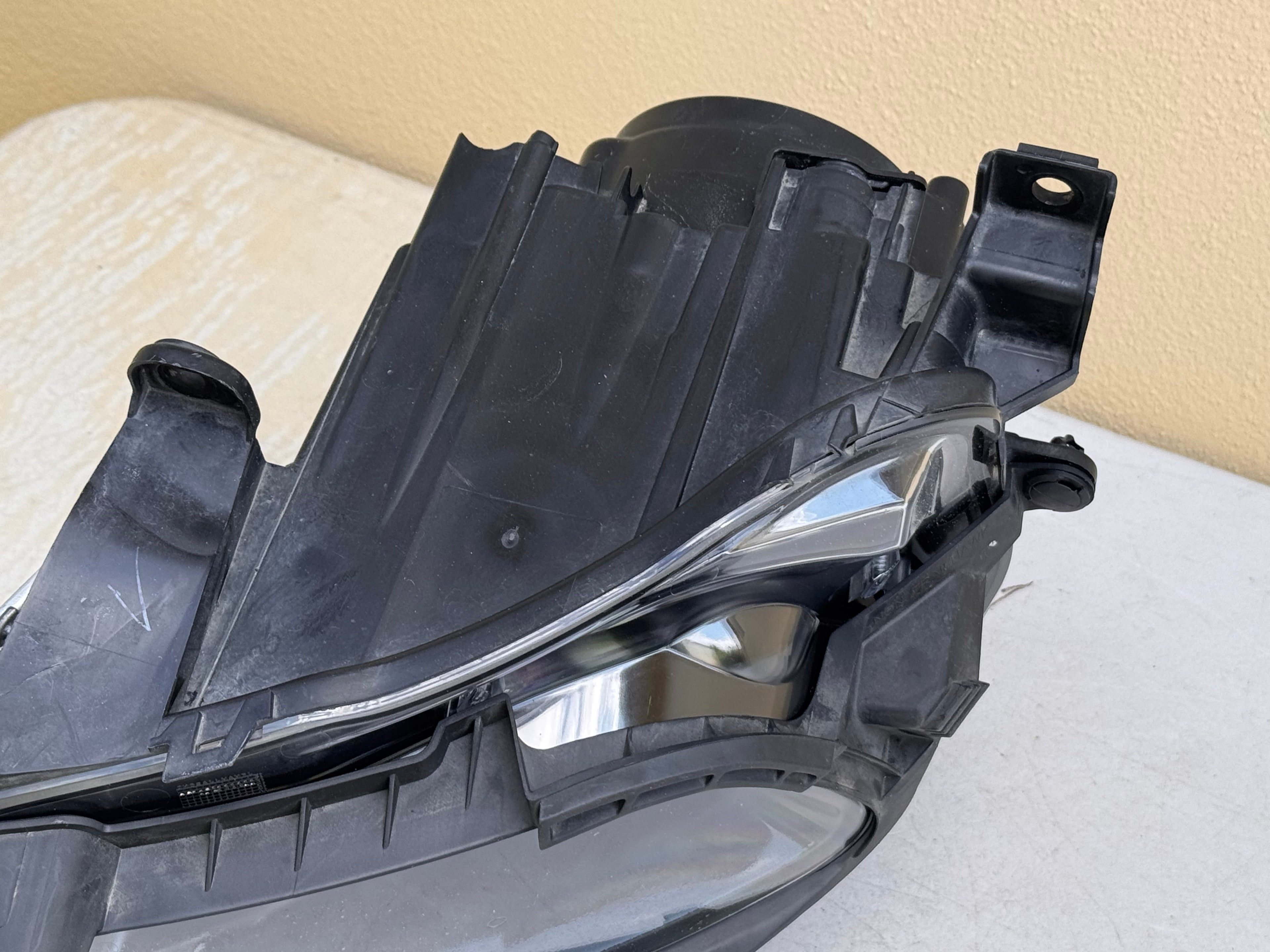 2014-2018 Jeep Cherokee LH Left HID Headlight Assembly OEM 68102849AE