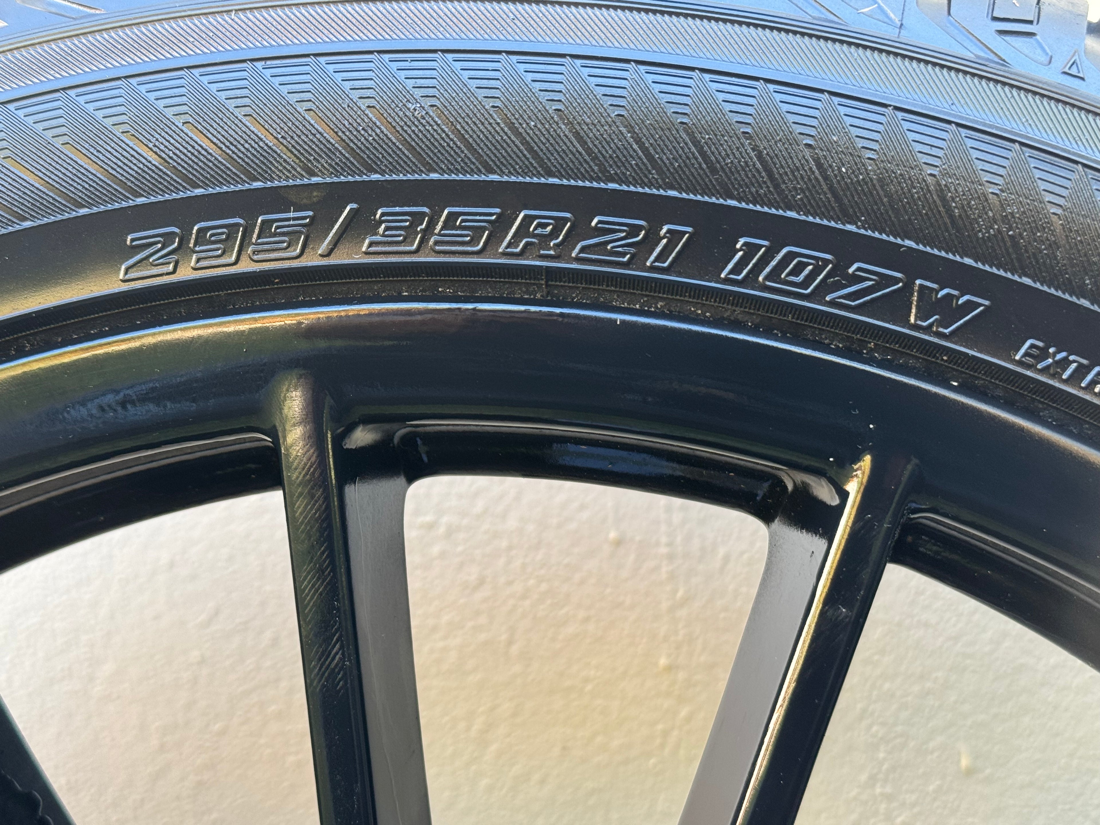 Porsche Cayenne GTS Rims with Tire 295/35R21 107W