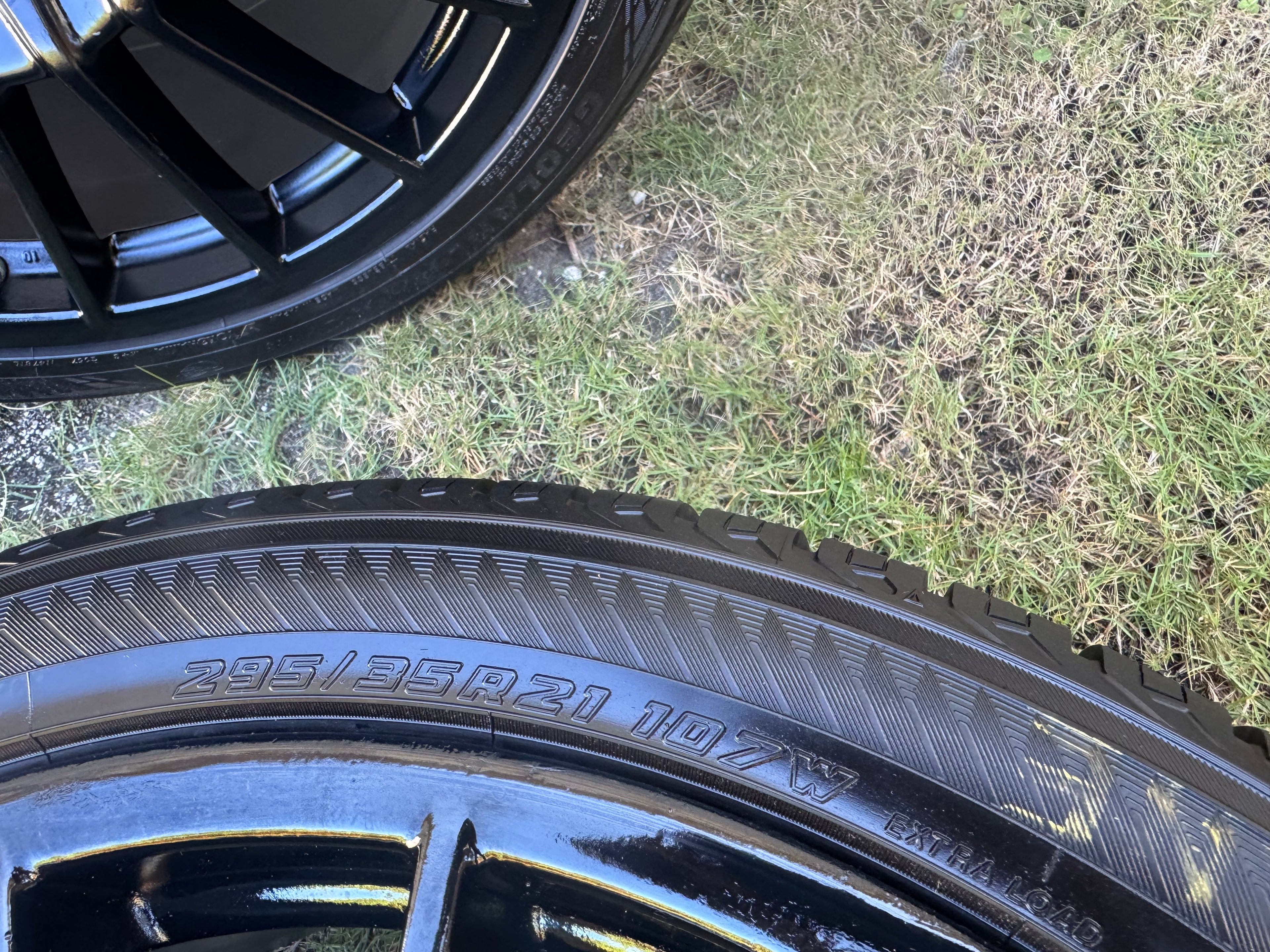 Porsche Cayenne GTS Yokohama Tire 295/35R21 107W