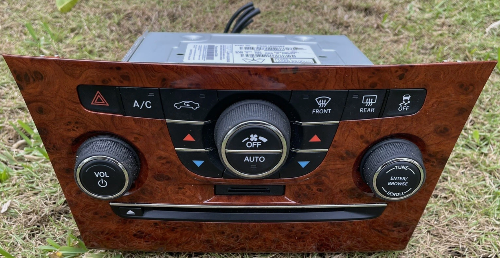 2014 Chrysler 300 Radio CD Player FM AM MP3 P68210553AF with Climate control