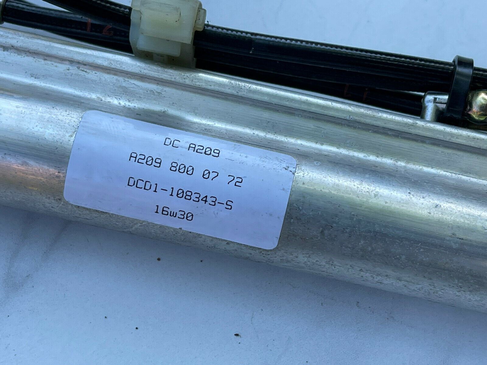 03-09 Mercedes-Benz CLK500 CLK320 W209 Convertible Main Lift Cylinder