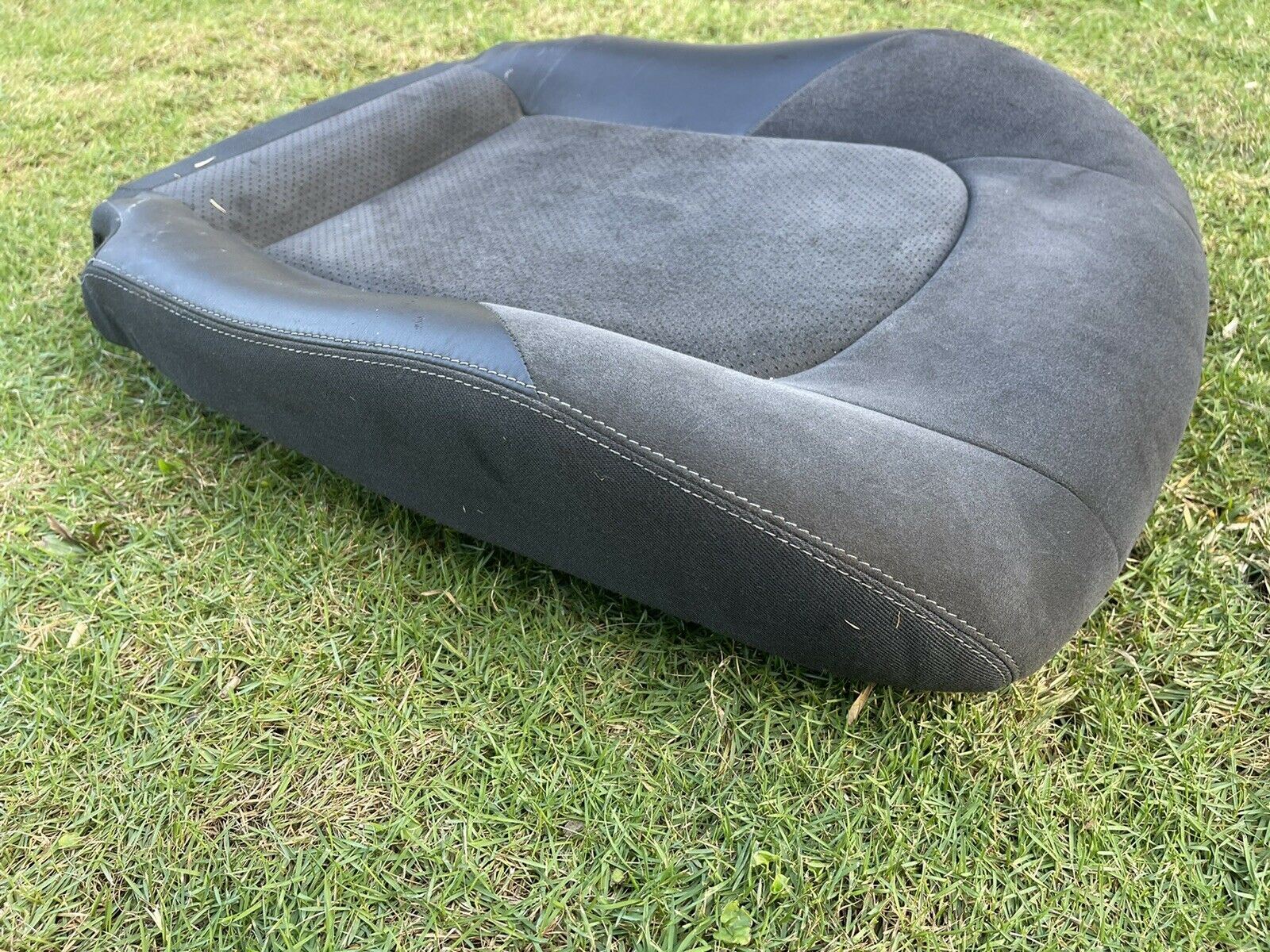 05-06 Chrysler Crossfire SRT-6  SRT6 AMG Seat Bottom Skin Leather Suede Left OEM