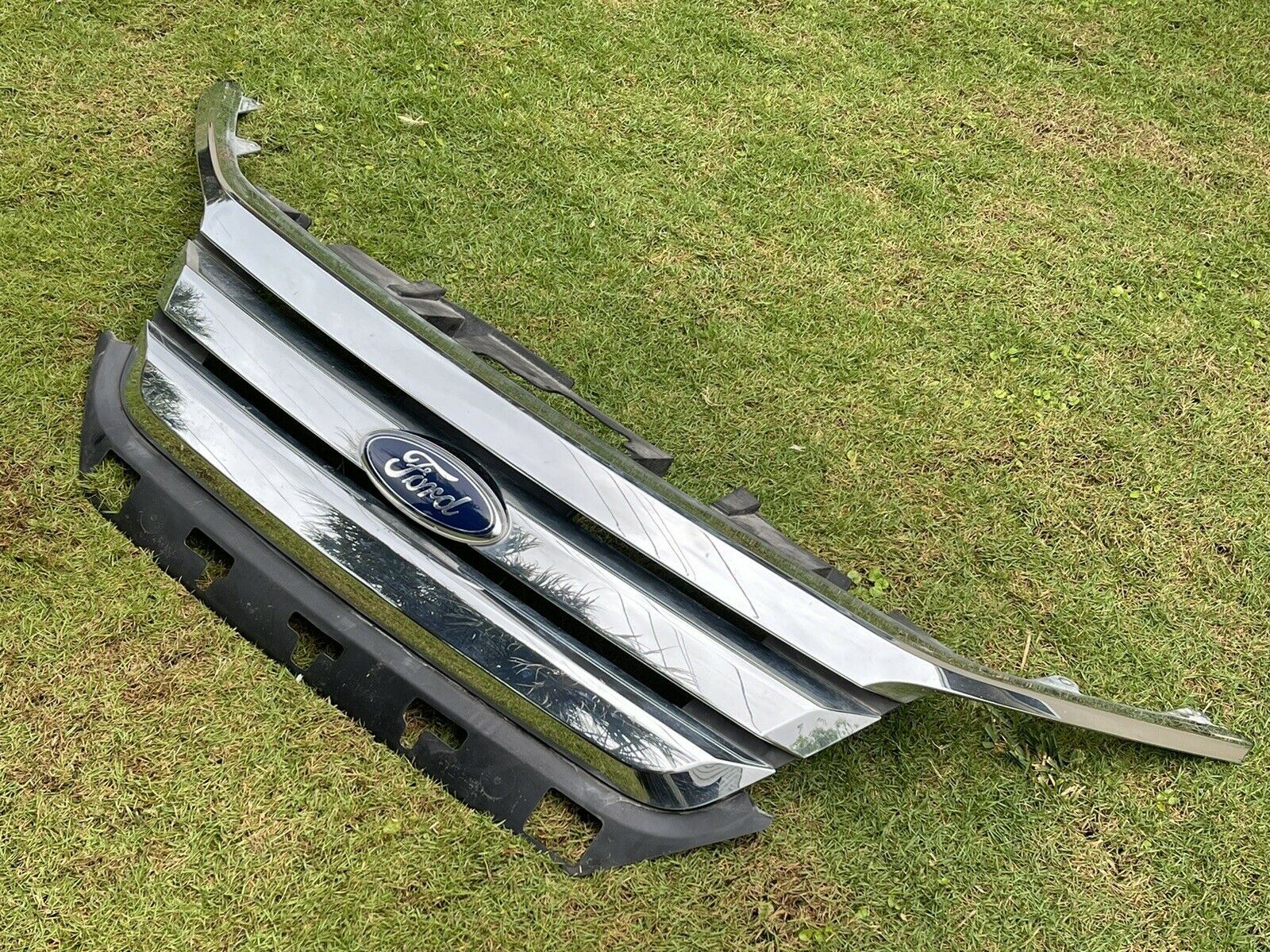 10-12 Ford Fusion Grille Upper Complete OEM