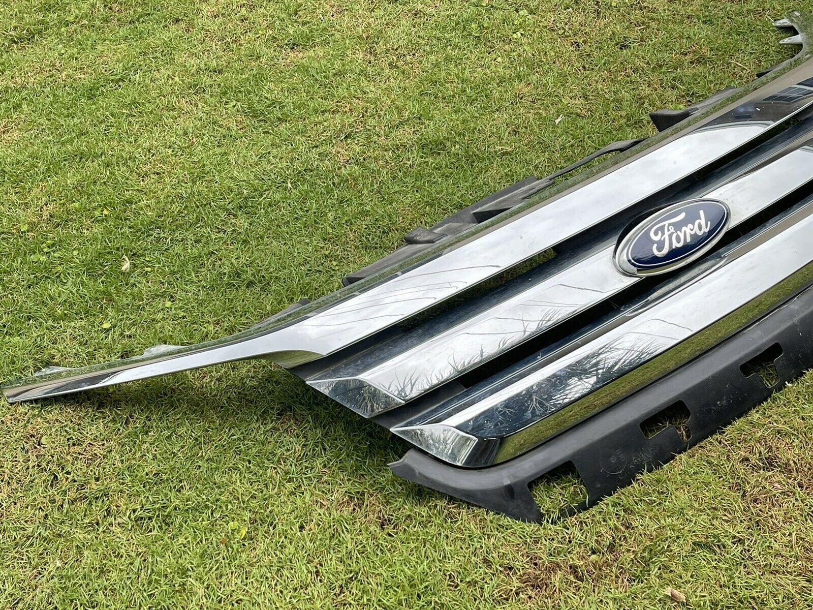 10-12 Ford Fusion Grille Upper Complete OEM