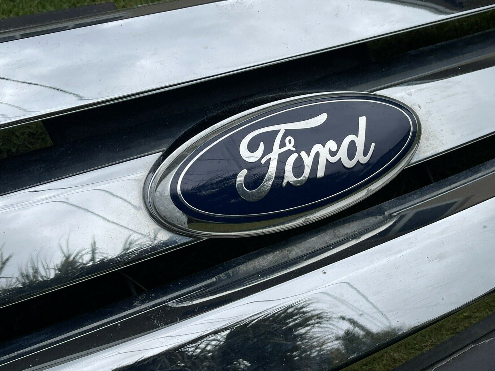 10-12 Ford Fusion Grille Upper Complete OEM