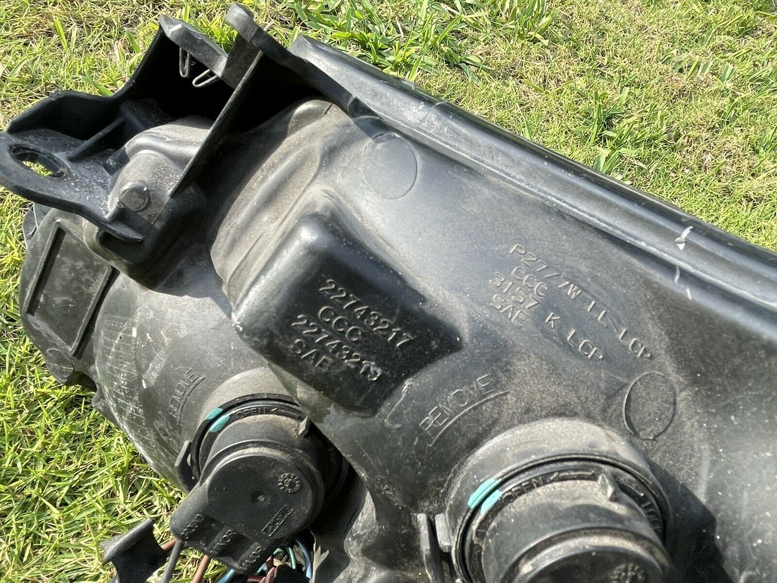 10-13 Buick Lacrosse HID Xenon Headlight Assembly RH OEM