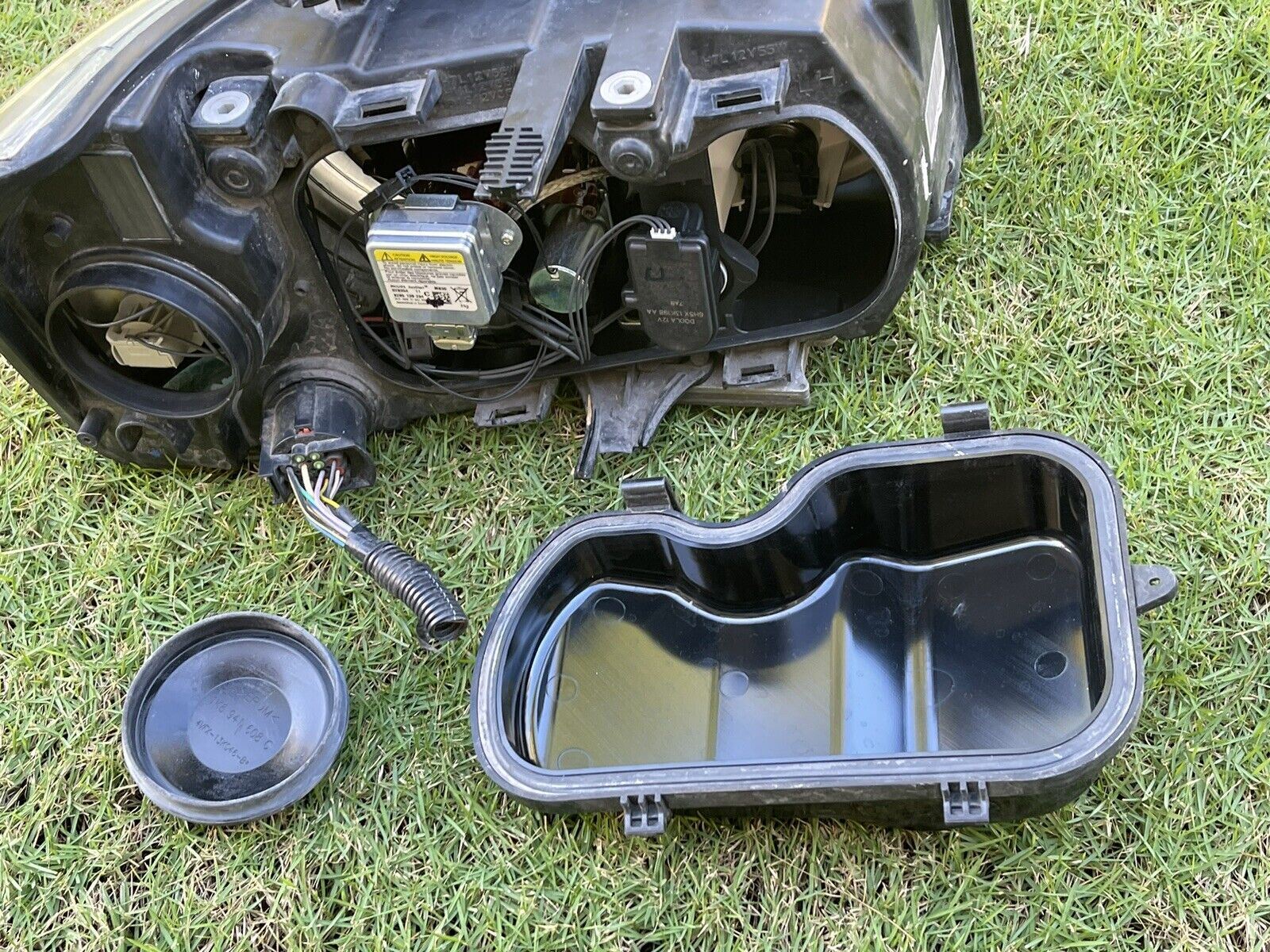 08-12 Land Rover LR2 LH Left HID Headlight Assembly OEM