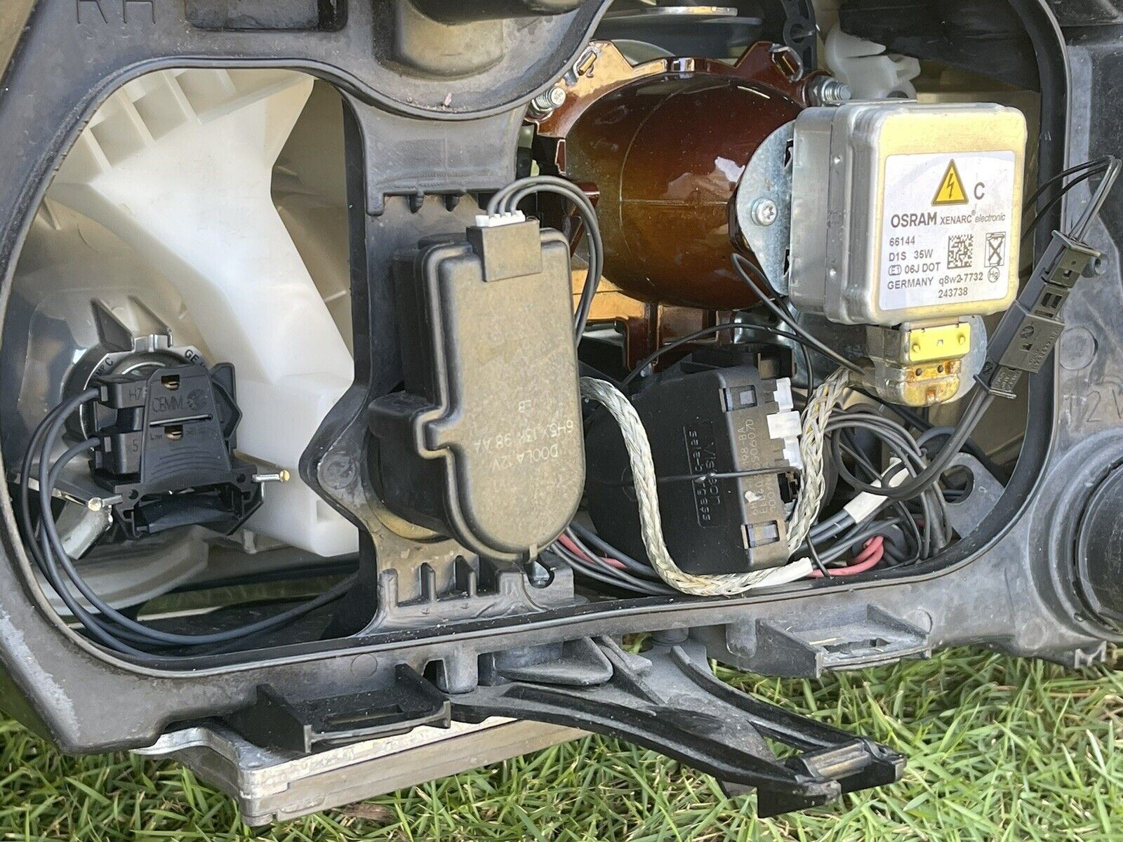 08-12 Land Rover LR2 RH Right HID Headlight Assembly OEM