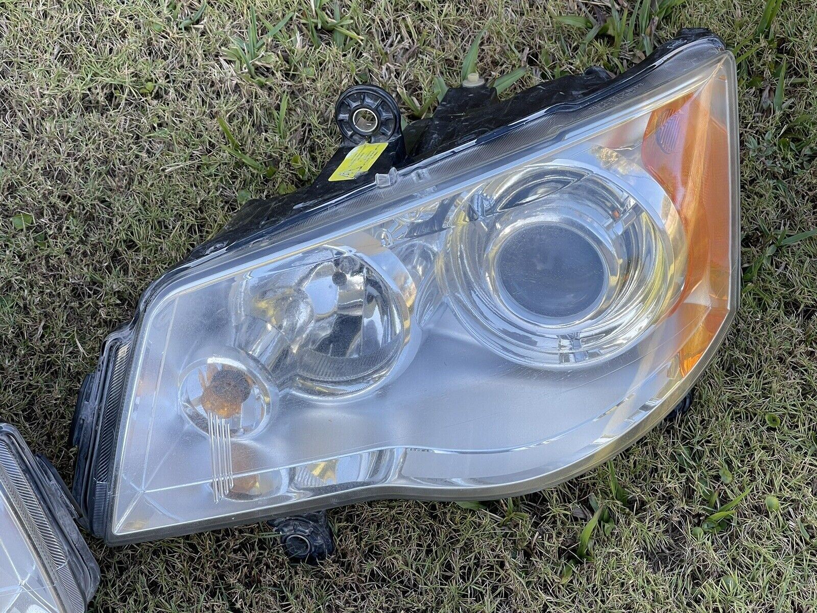 2011-2016 Chrysler Town & Country HID Headlight Assembly LH+RH Pair OEM