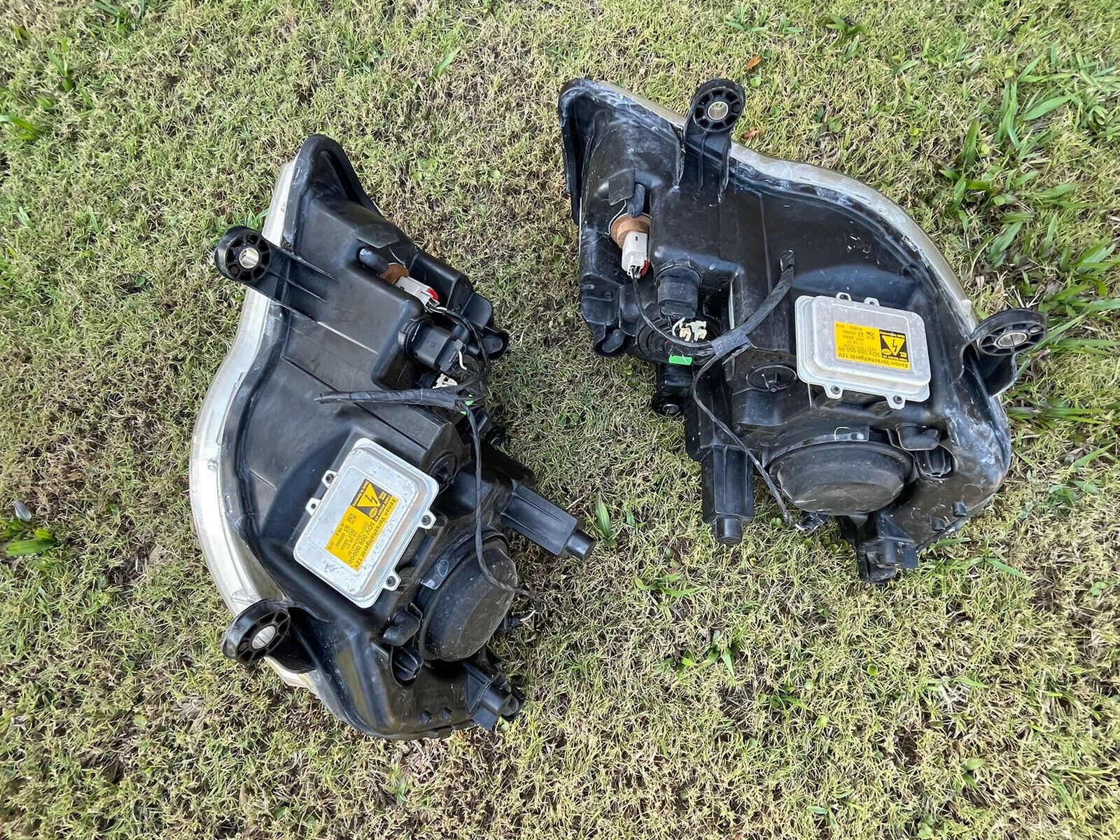 2011-2016 Chrysler Town & Country HID Headlight Assembly LH+RH Pair OEM