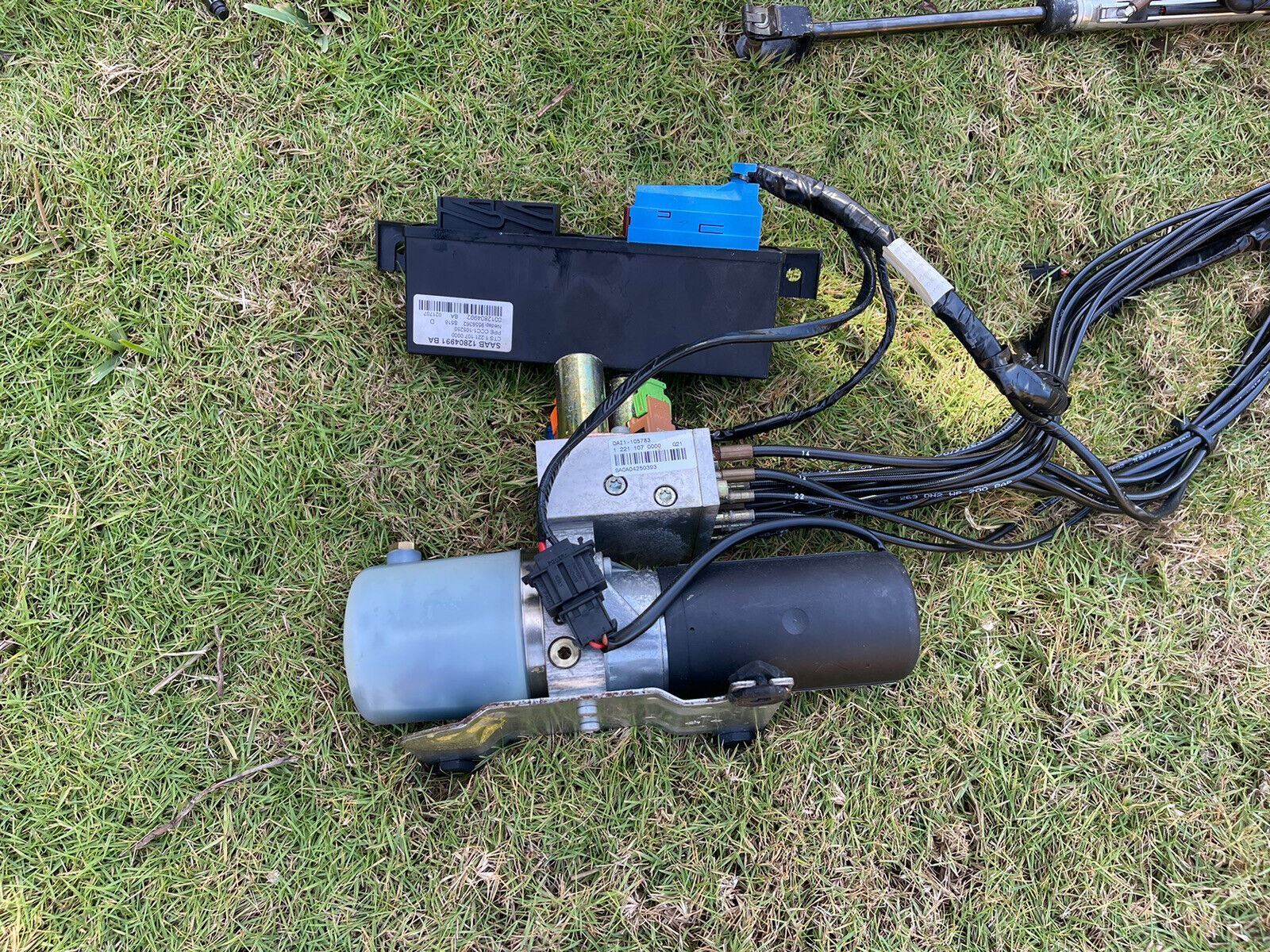 04-11 Saab 9-3 Convertible Top Pump Motor 7 Hydraulic Cylinder Ram with Lines