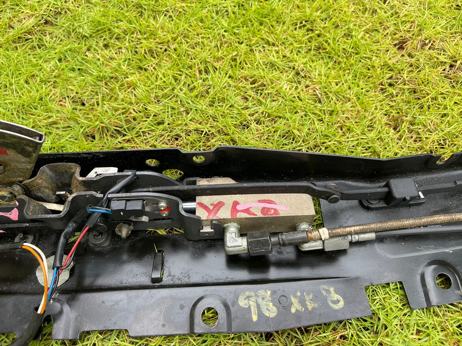 97-06 Jaguar XK8 XKR Convertible Soft Top Front Lock Latch OEM