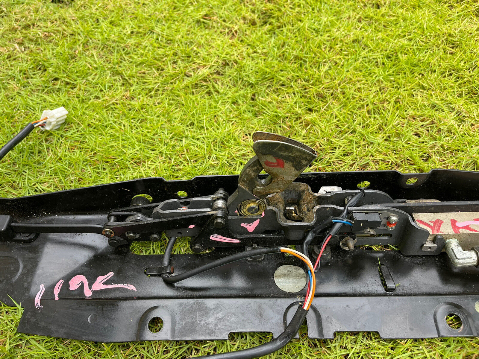 97-06 Jaguar XK8 XKR Convertible Soft Top Front Lock Latch OEM