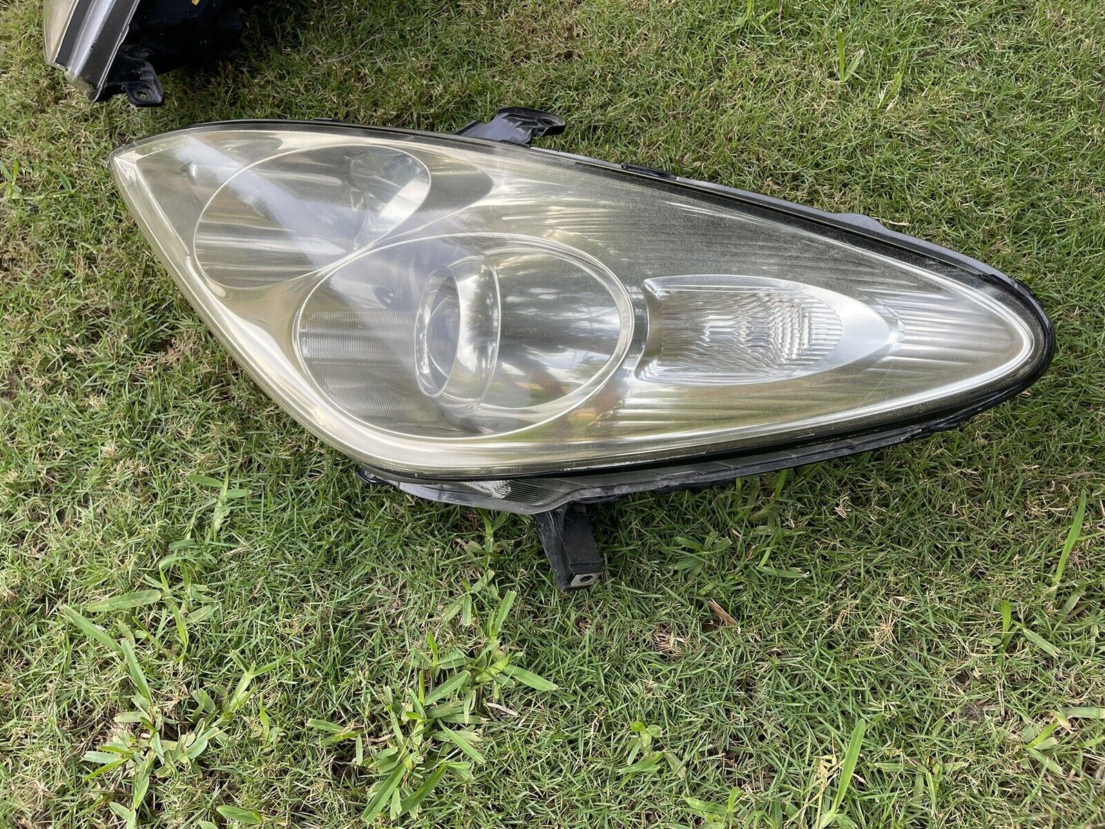 2004-2006 Lexus ES330 HID Headlight Assembly OEM LH+RH Pair