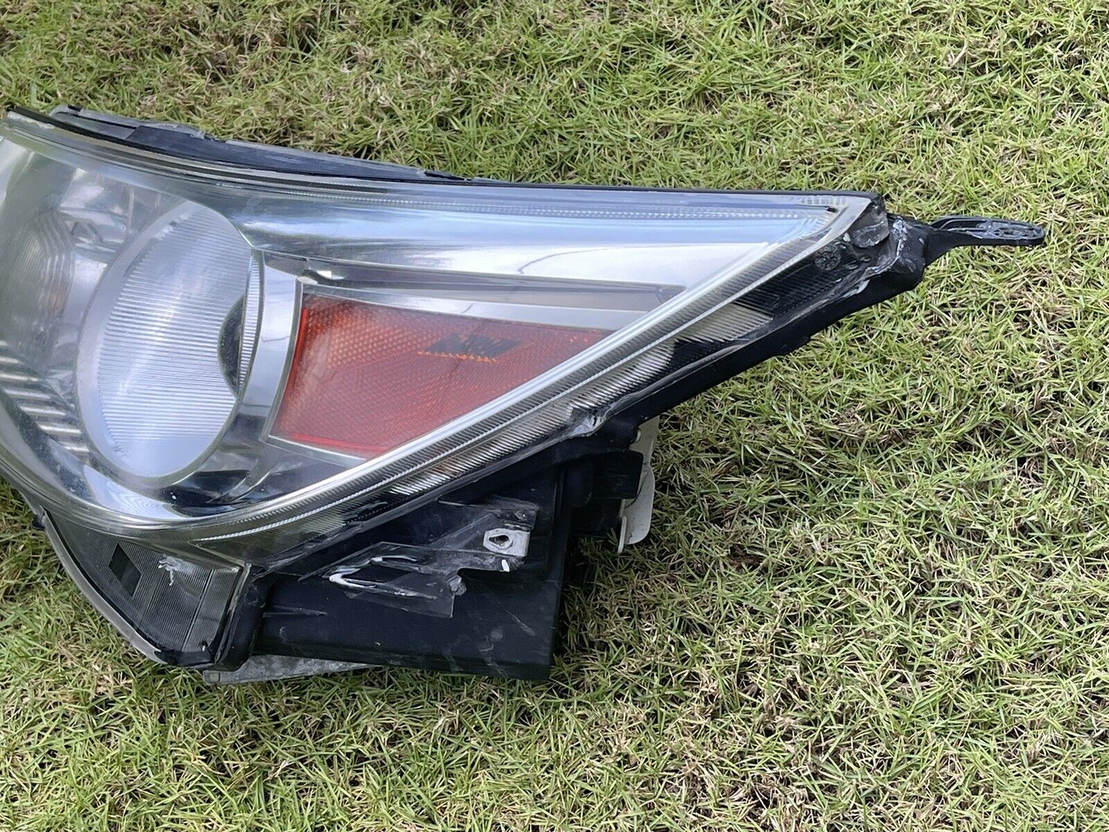 10-13 Buick Lacrosse HID Xenon Headlight Assembly OEM LH