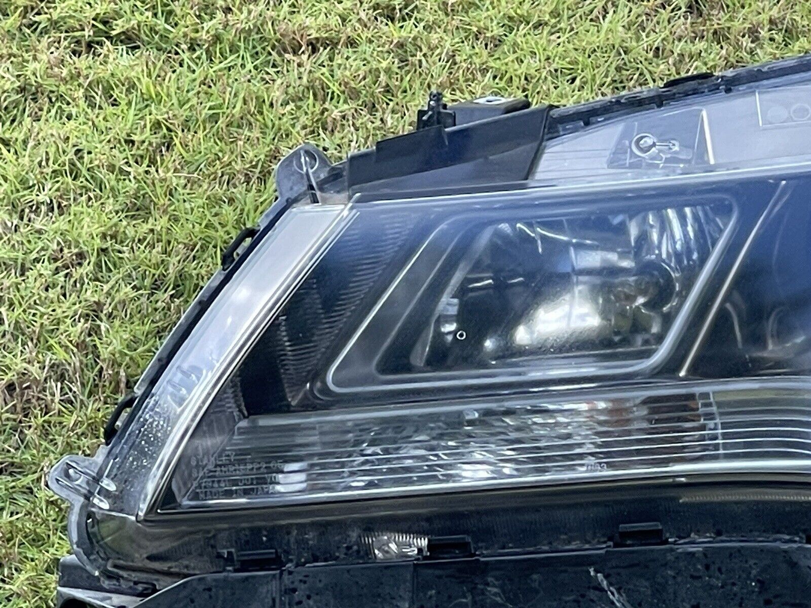 09-12 Acura RL Xenon HID Headlight Assembly OEM LH