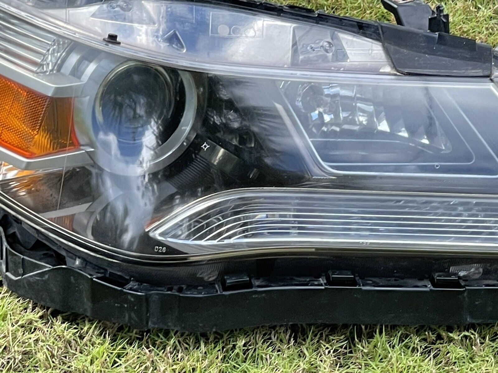 09-12 Acura RL Xenon HID Headlight Assembly OEM RH