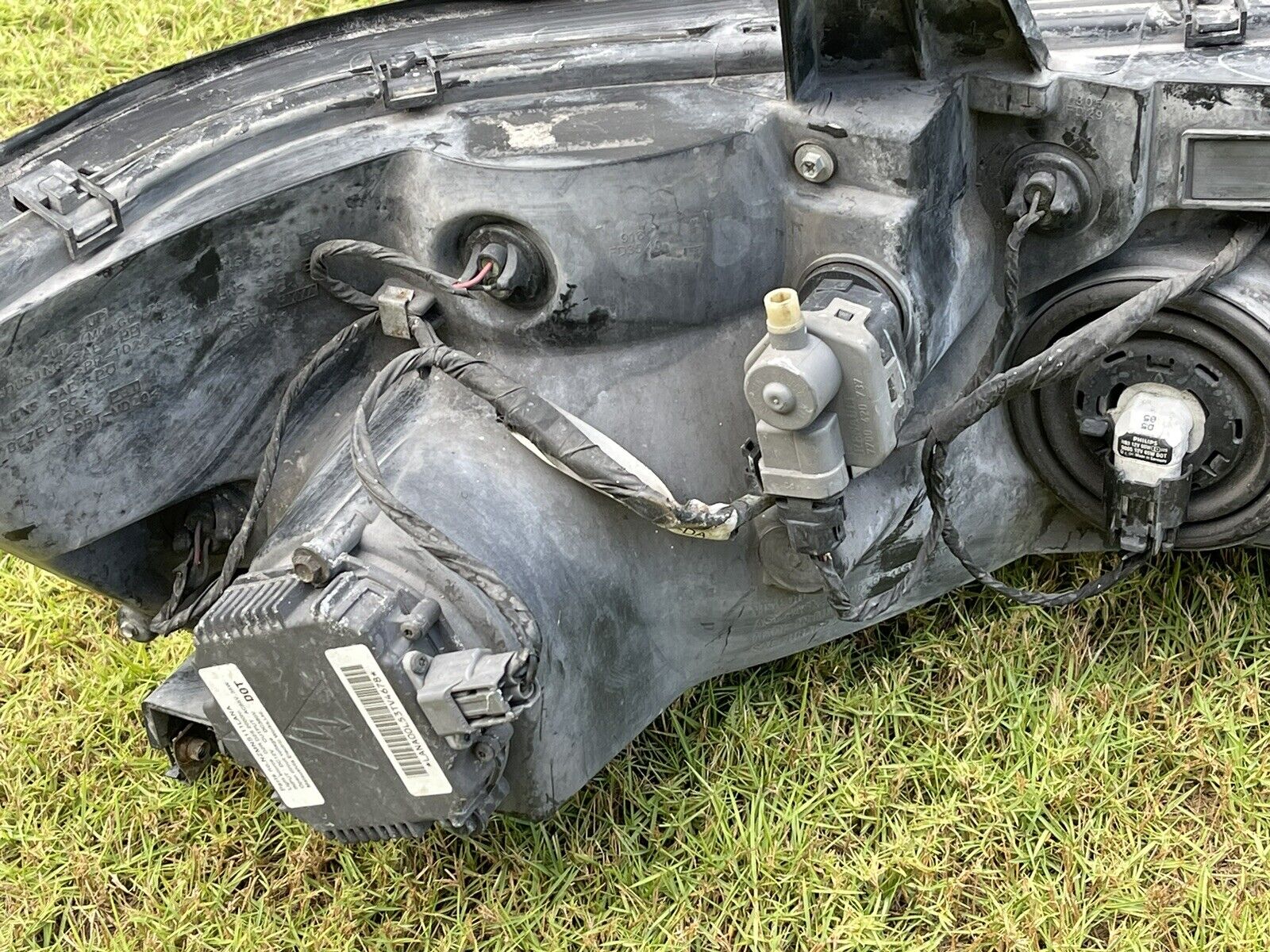 04-10 Infiniti QX56 Xenon HID Headlight Assembly OEM LH