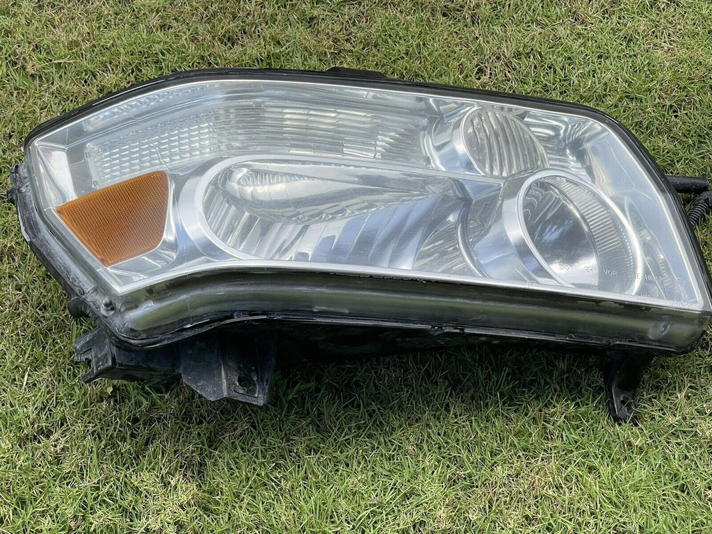 04-10 Infiniti QX56 Xenon HID Headlight Assembly OEM RH