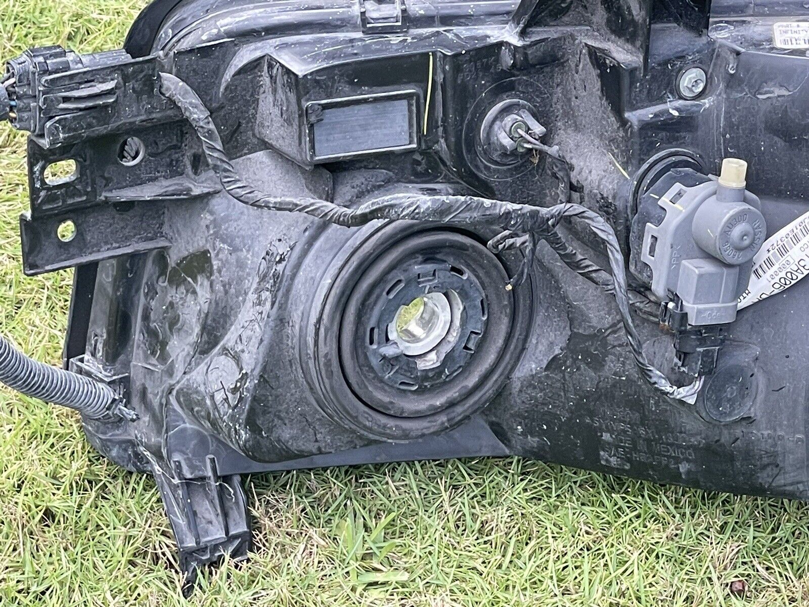 04-10 Infiniti QX56 Xenon HID Headlight Assembly OEM RH