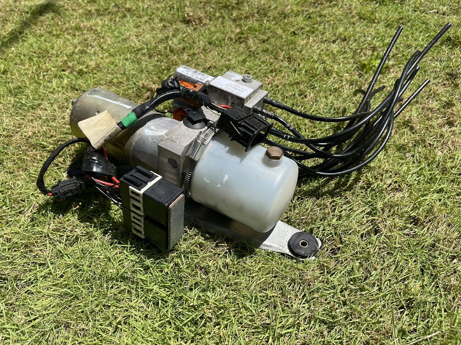 03-09 Audi A4 S4 Convertible Soft Top Hydraulic Pump Motor OEM