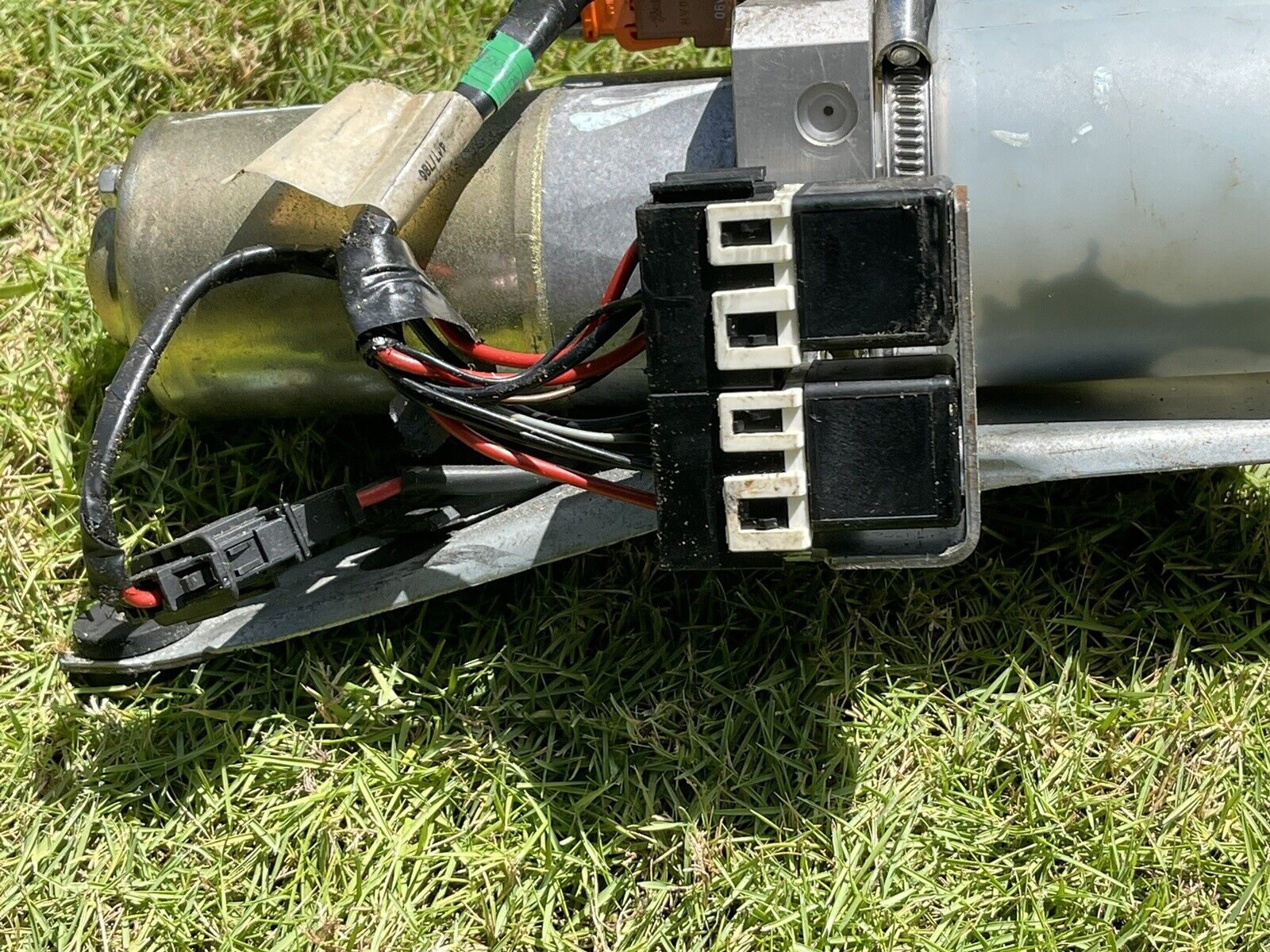 03-09 Audi A4 S4 Convertible Soft Top Hydraulic Pump Motor OEM