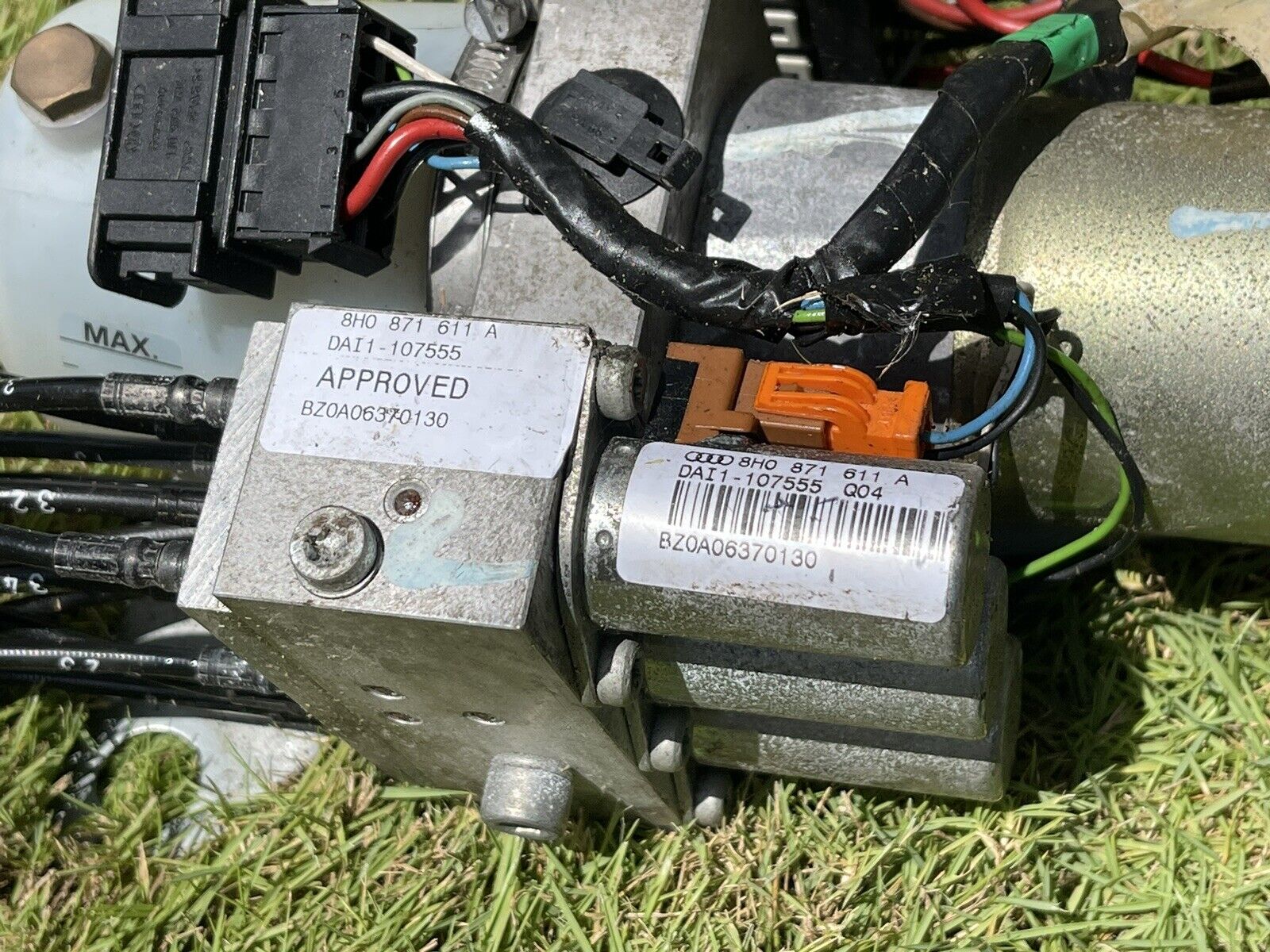 03-09 Audi A4 S4 Convertible Soft Top Hydraulic Pump Motor OEM