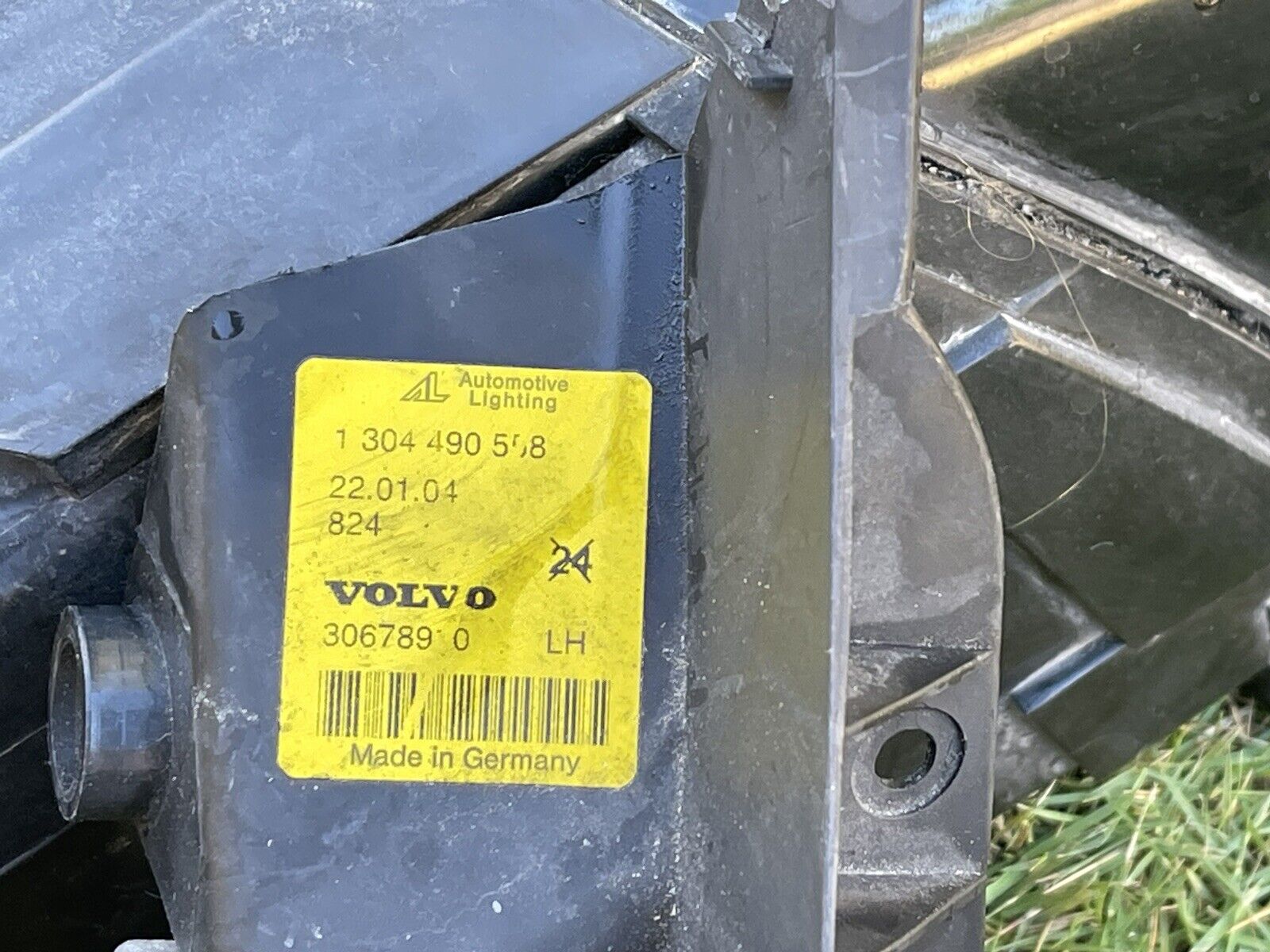 04-07 Volvo S40 Headlight Assembly HID Xenon w/Ballast LH OEM