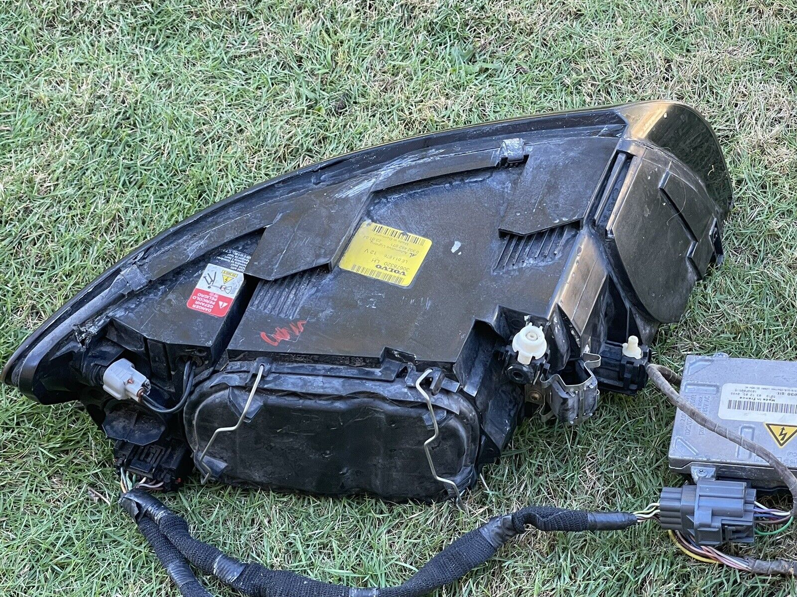 04-07 Volvo S40 Headlight Assembly HID Xenon w/Ballast LH OEM