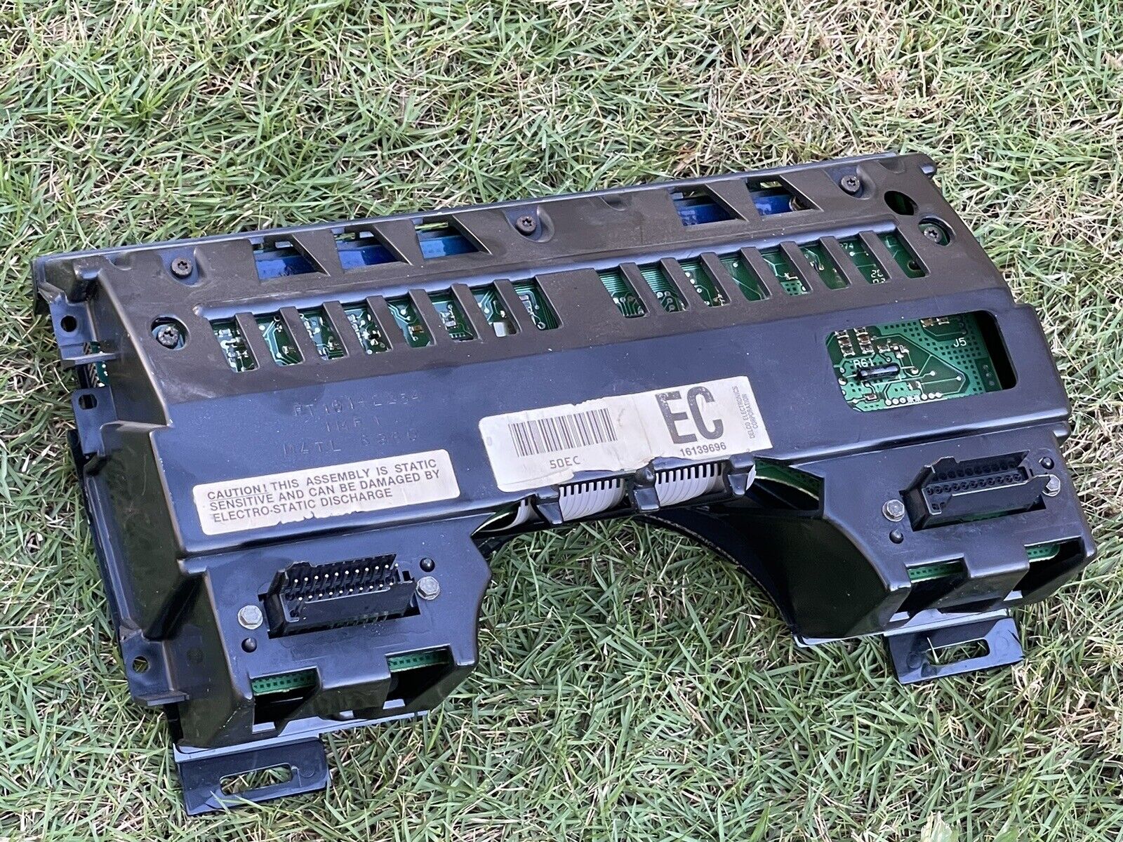 90-93 Buick Reatta Riviera Instrument Cluster Gauge Speedometer