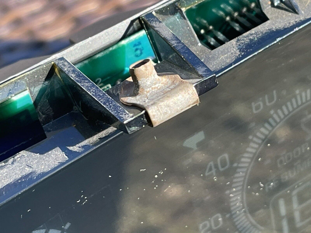 90-93 Buick Reatta Riviera Instrument Cluster Gauge Speedometer