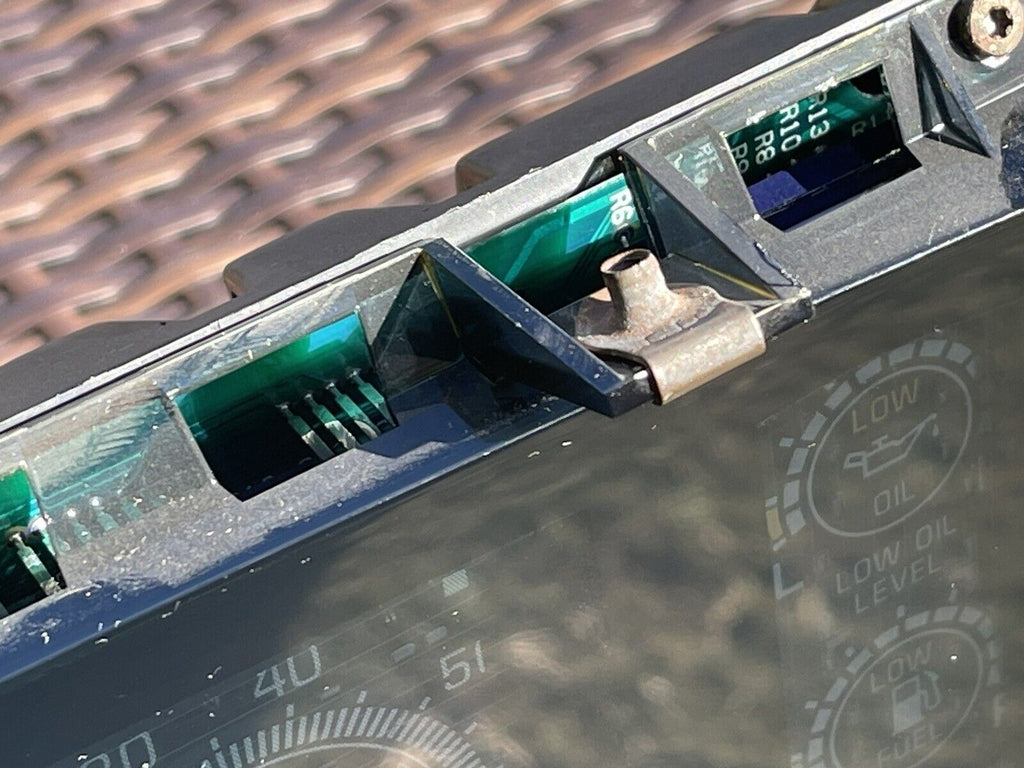 90-93 Buick Reatta Riviera Instrument Cluster Gauge Speedometer