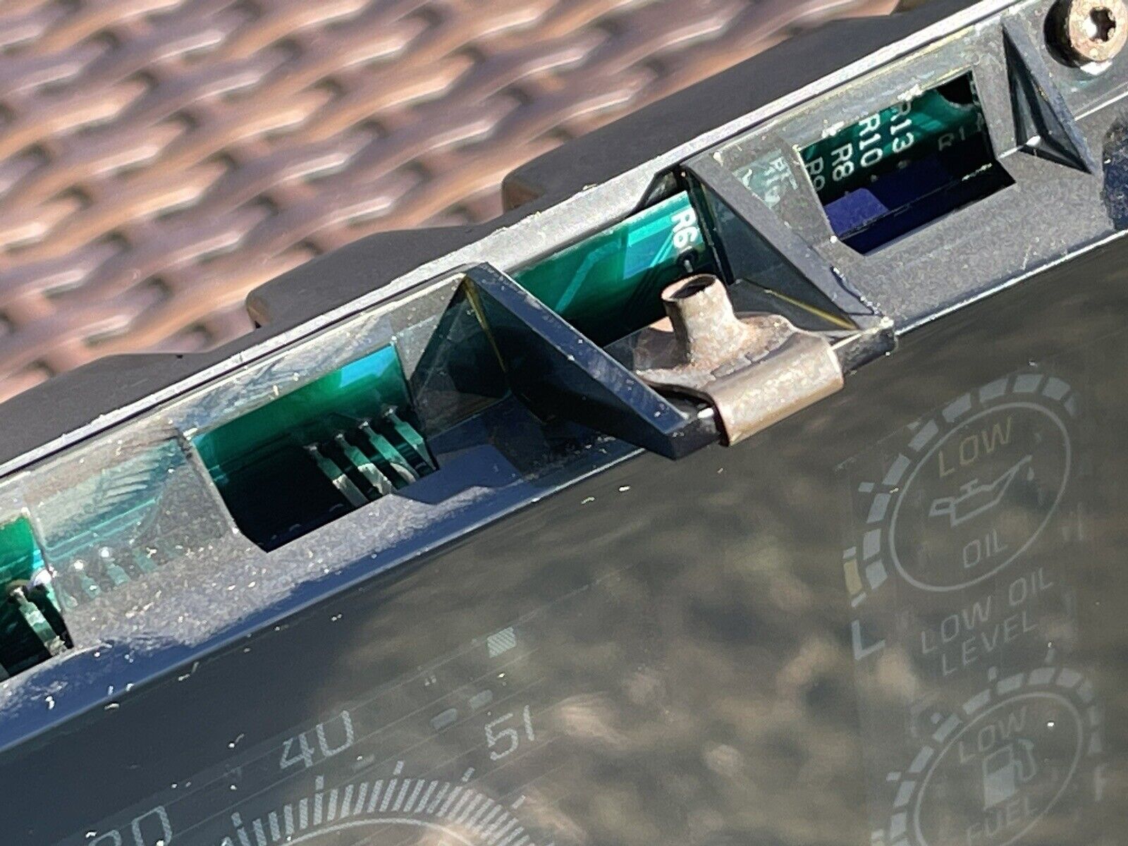 90-93 Buick Reatta Riviera Instrument Cluster Gauge Speedometer