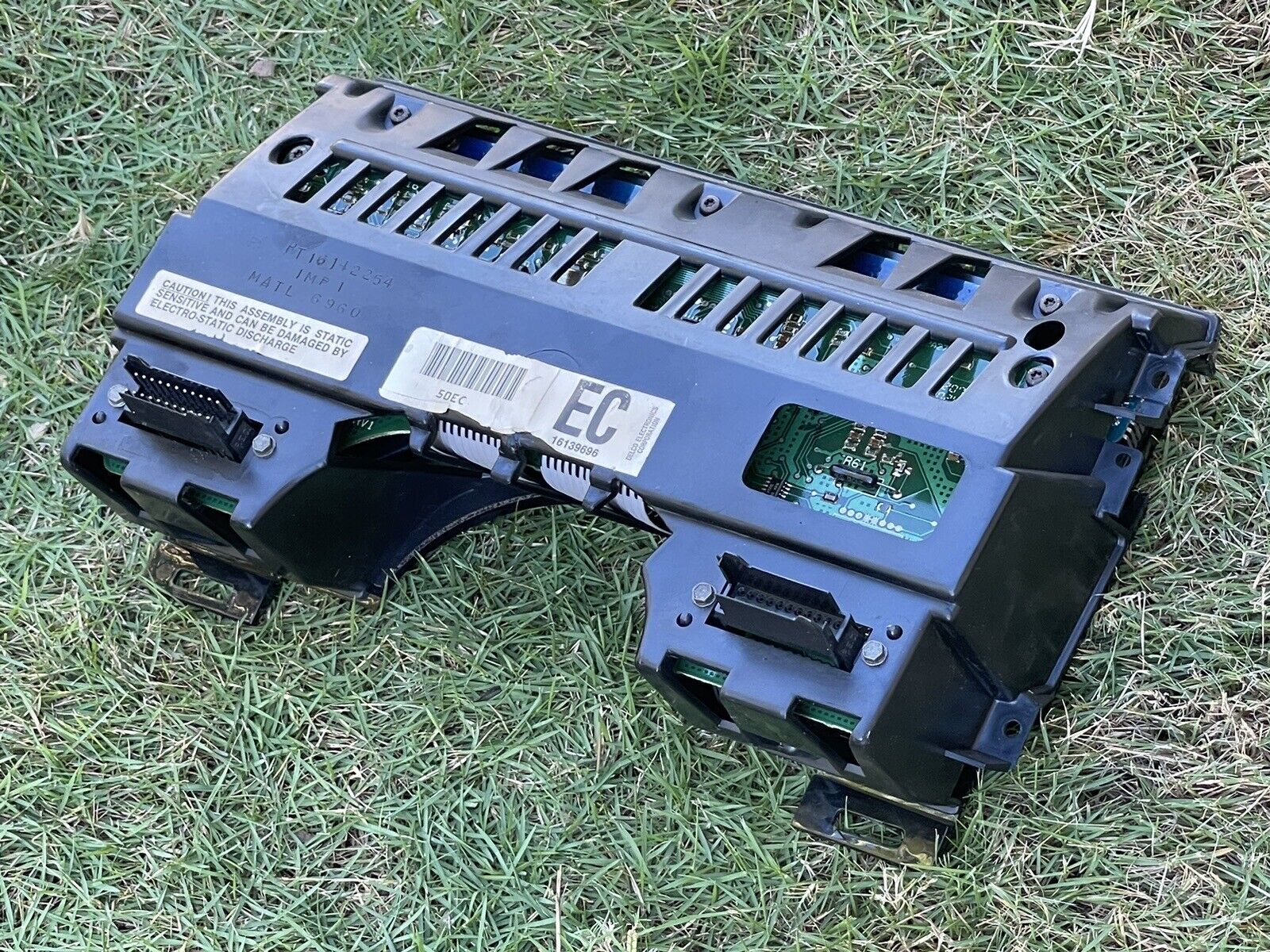 90-93 Buick Reatta Riviera Instrument Cluster Gauge Speedometer