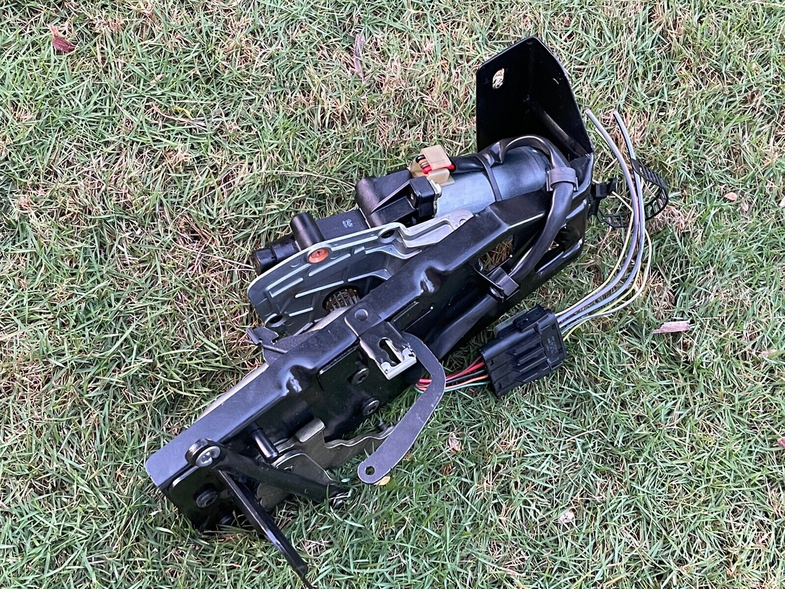 1994-1999 BMW E36 3-series Convertible Folding Soft-Top Compartment Lid Motor