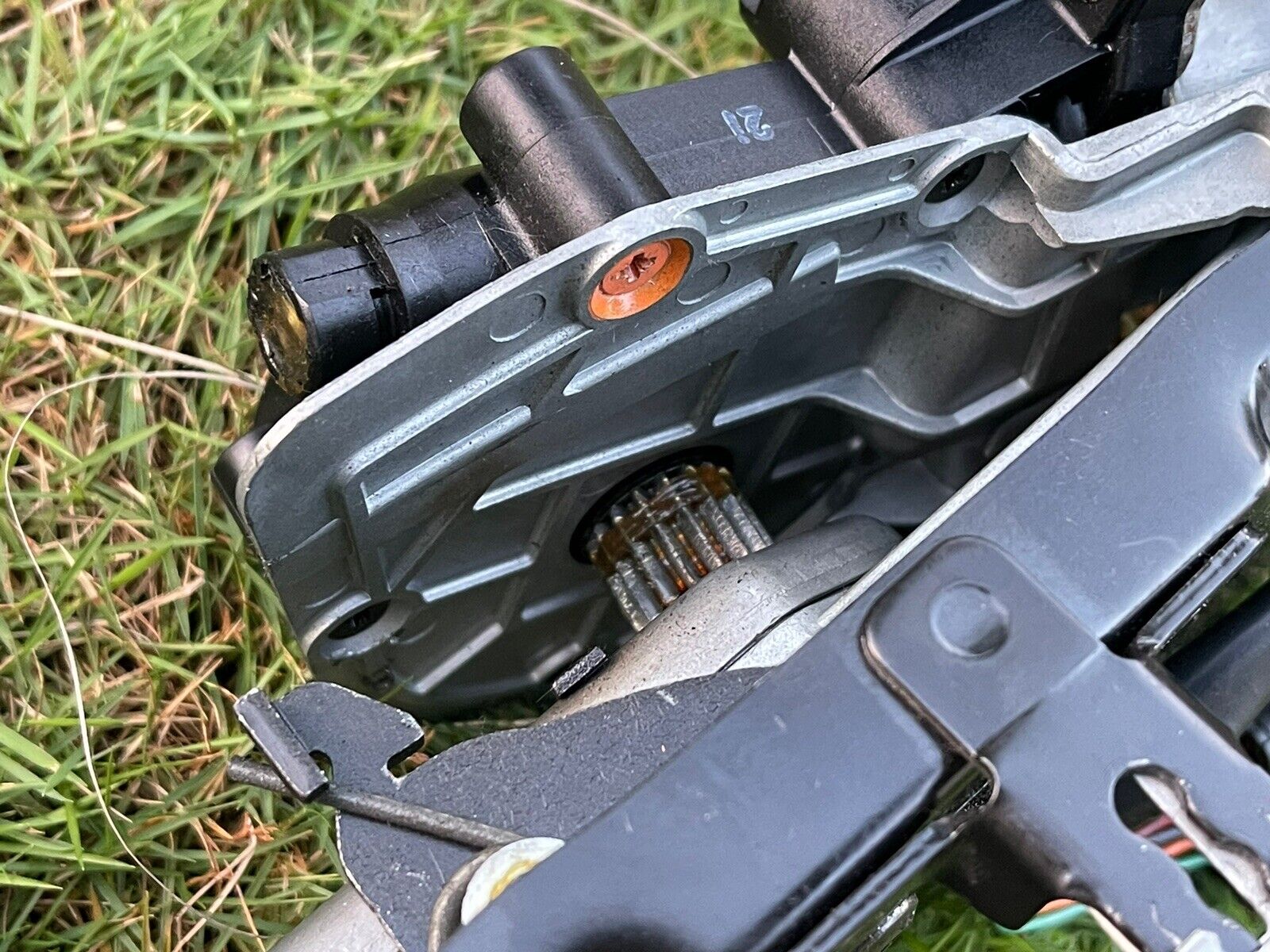 1994-1999 BMW E36 3-series Convertible Folding Soft-Top Compartment Lid Motor